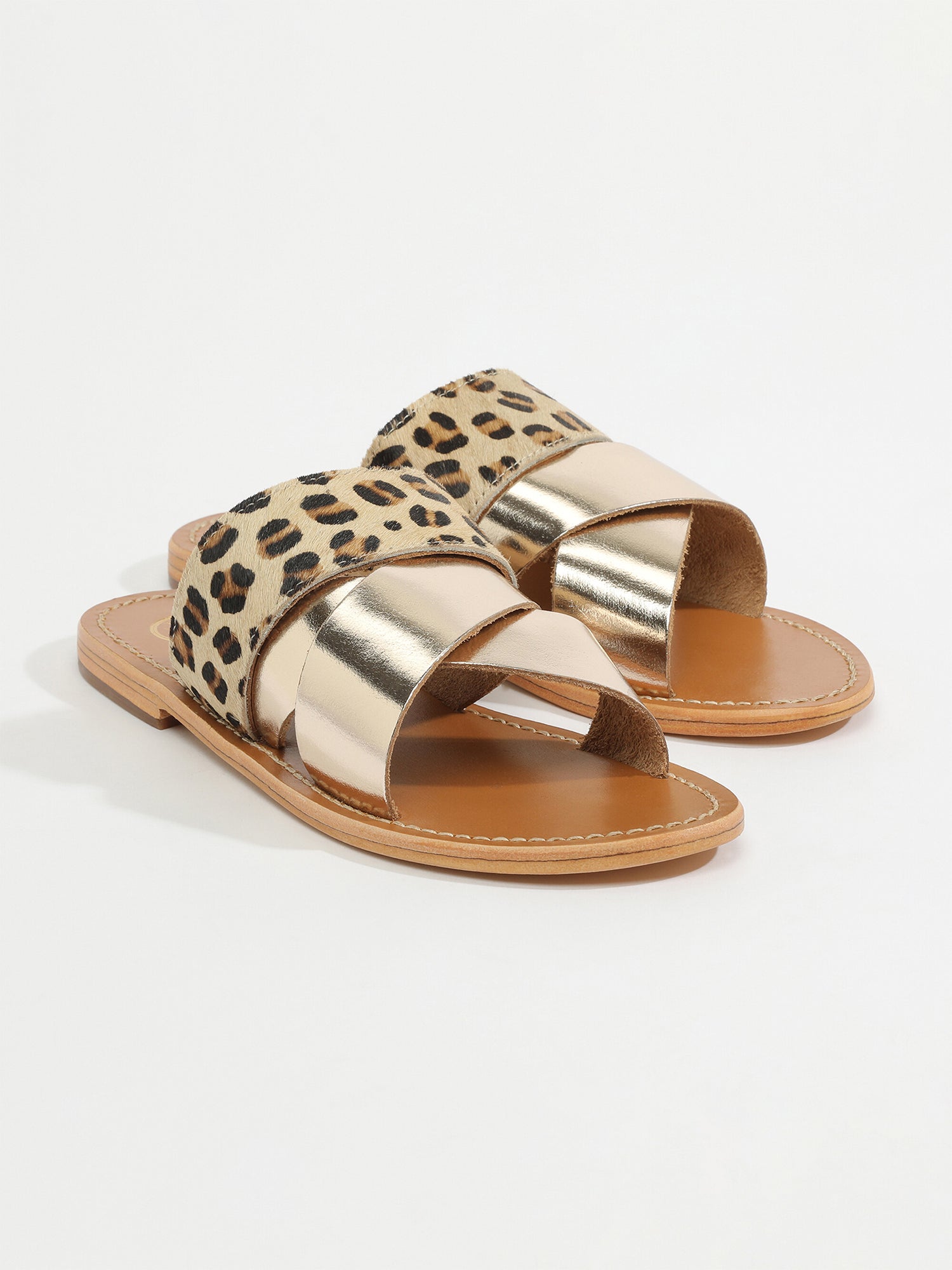 CHLEO mules animal en cuir or foncé et léopard