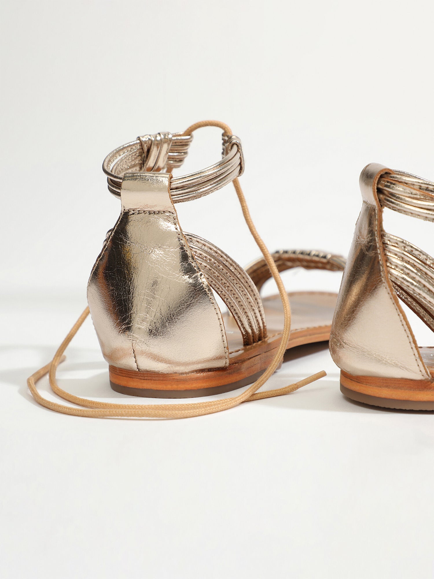 AITU sandales lacets en cuir or