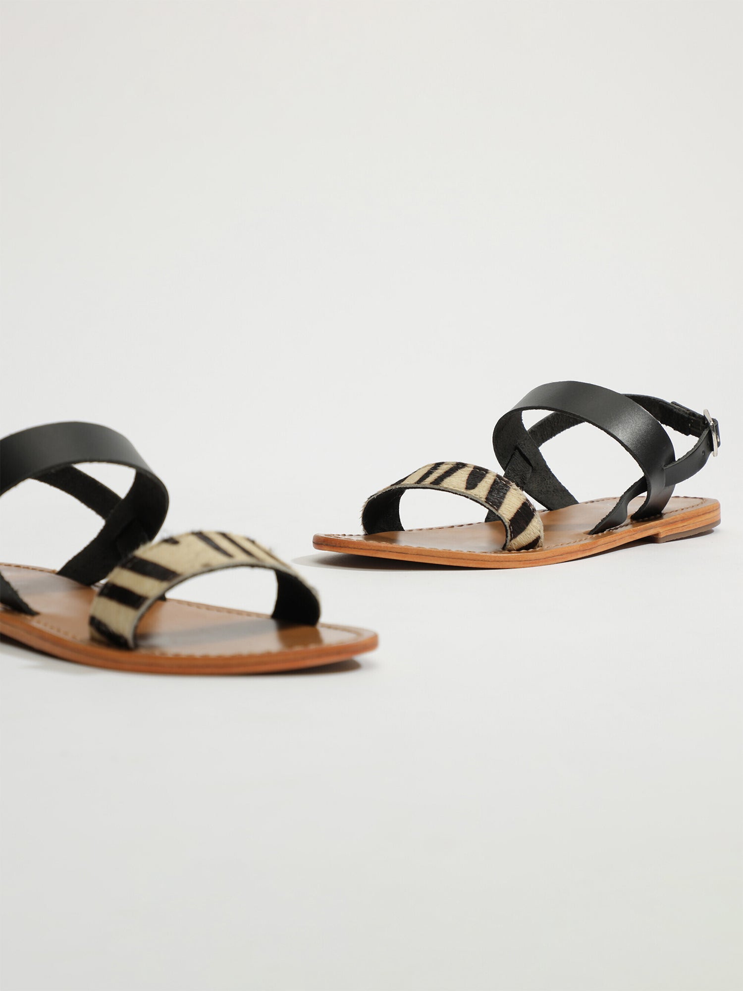 BURSA sandales animal bi-color en cuir noir et zebre