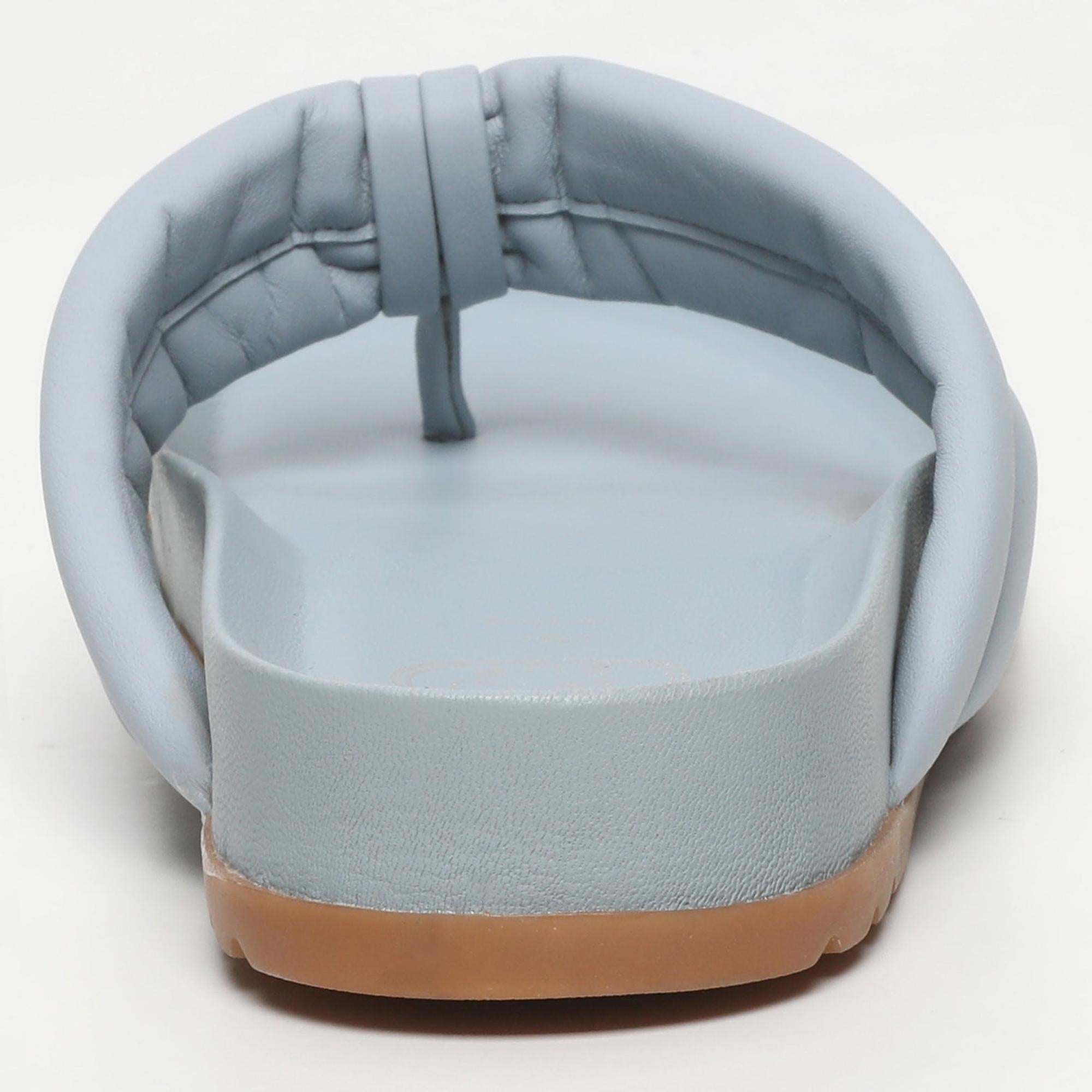ALCARIA mules entre doigt en cuir bleu clair