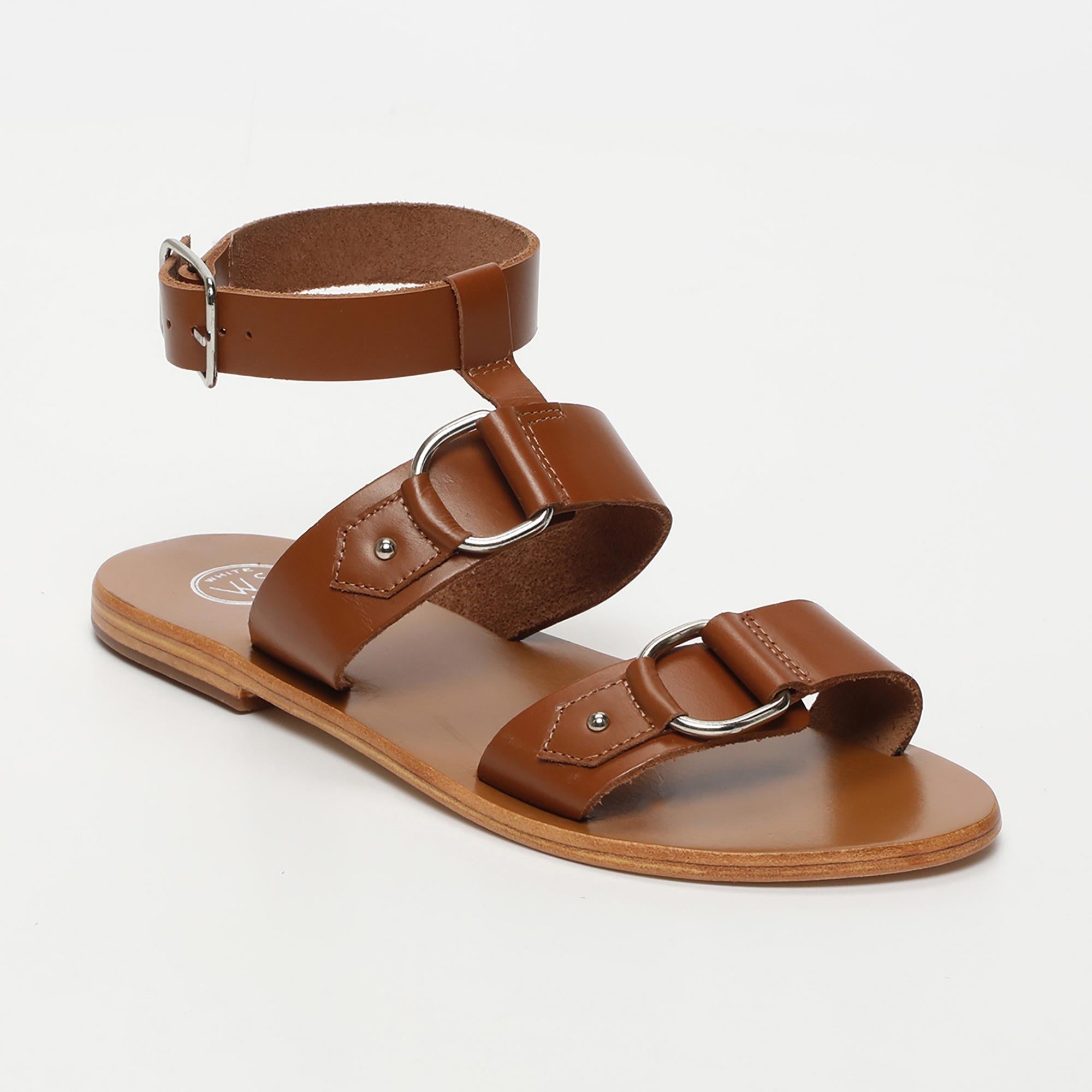 BHARATHI sandales spartiates bracelet de cheville en cuir camel