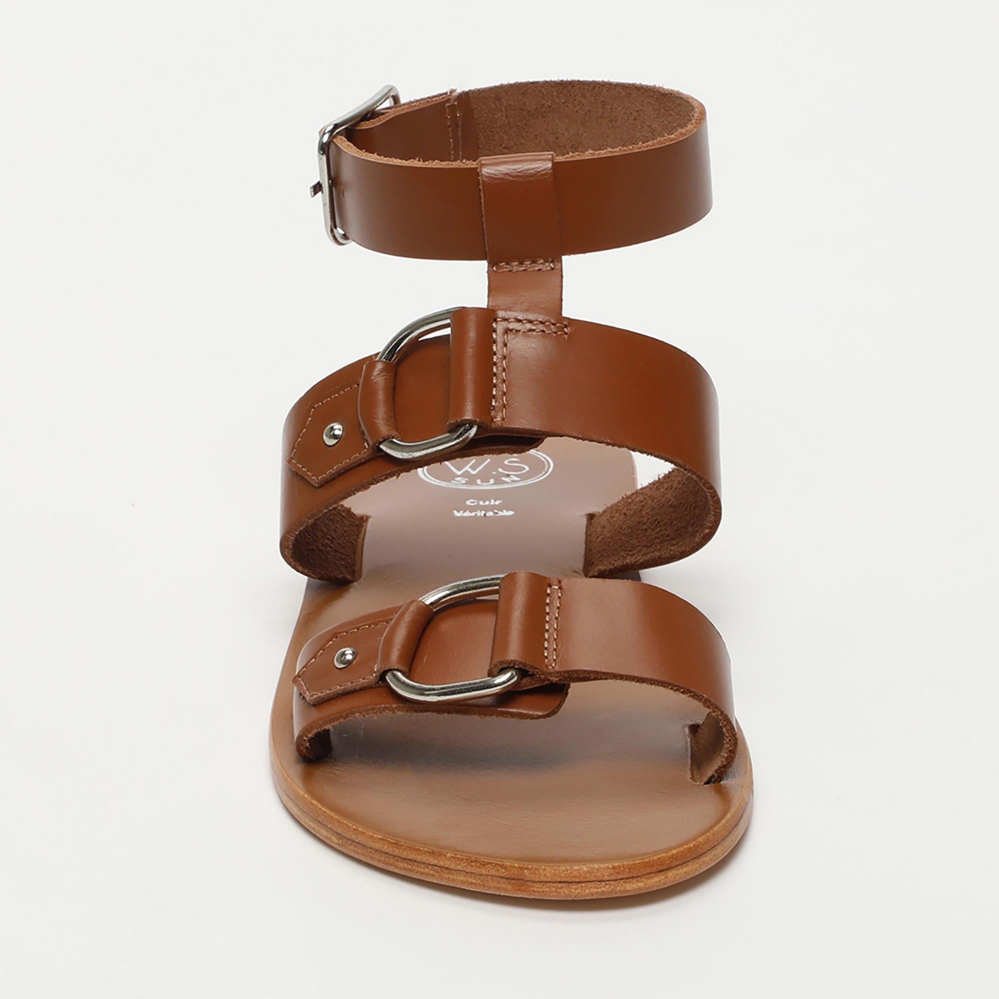 BHARATHI sandales spartiates bracelet de cheville en cuir camel