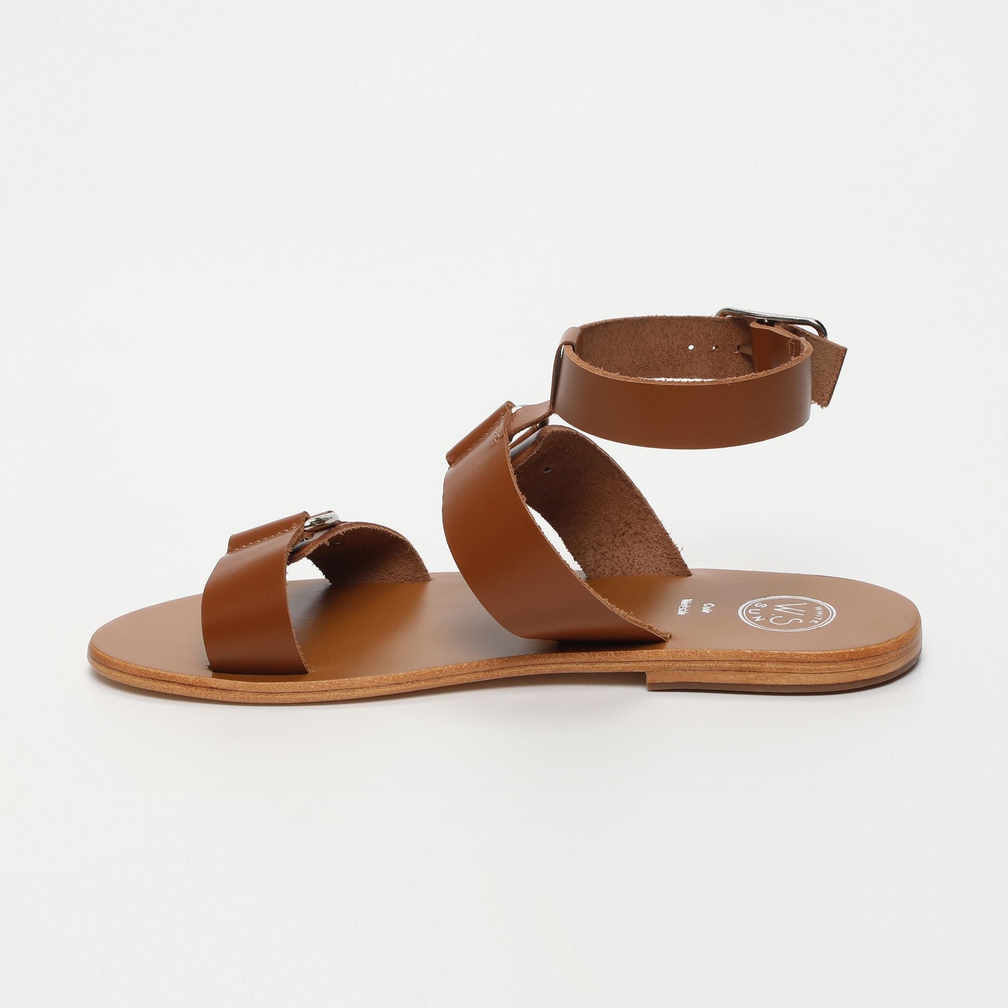 BHARATHI sandales spartiates bracelet de cheville en cuir camel