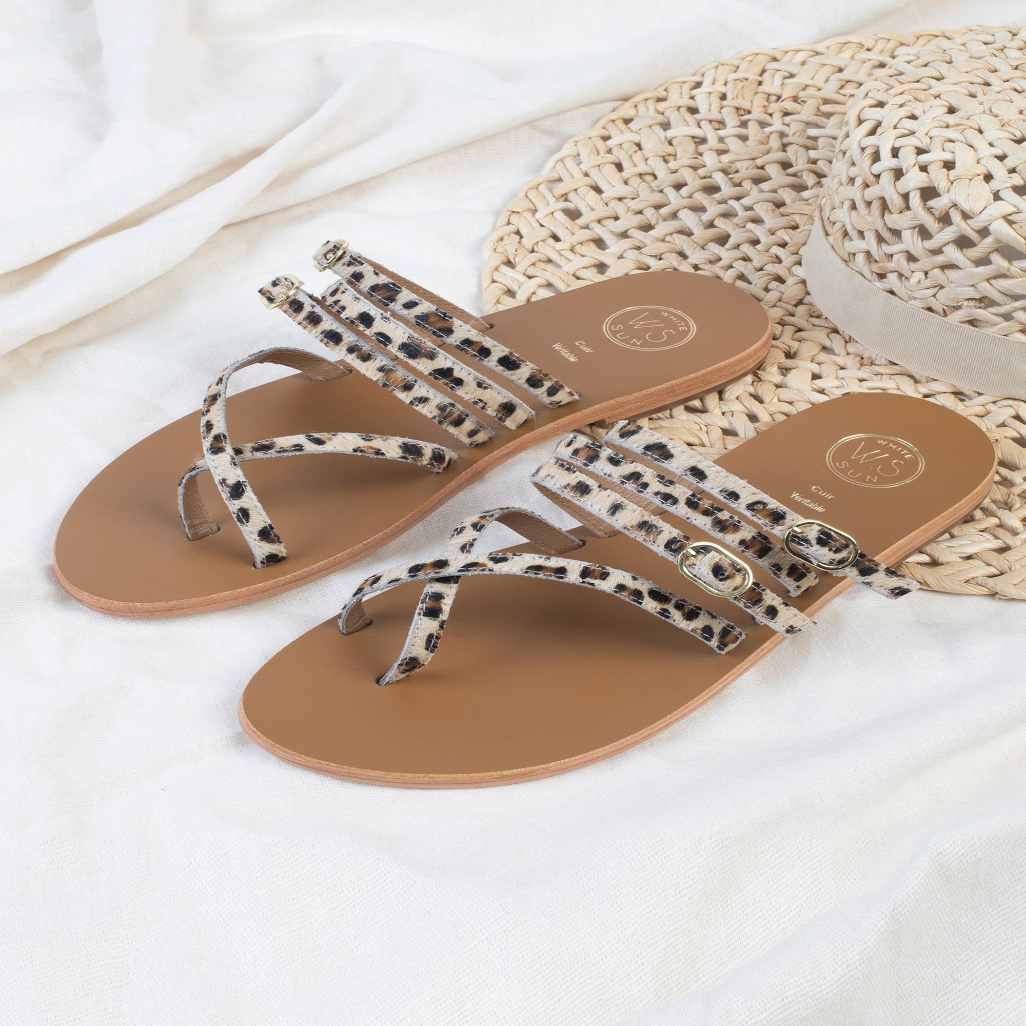 CALVI mules entre doigt animal en cuir léopard
