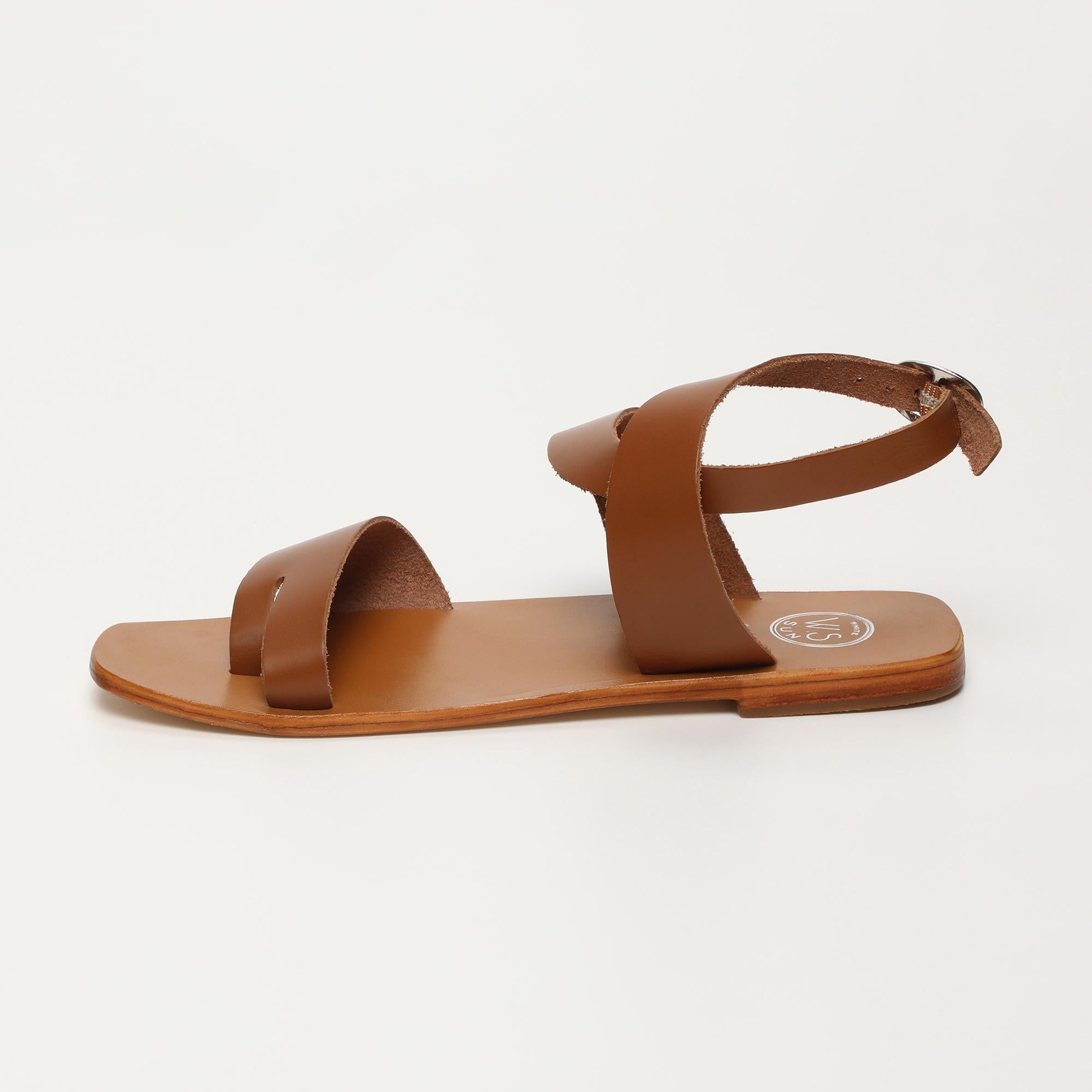 DAEVISHA sandales entre doigt en cuir camel