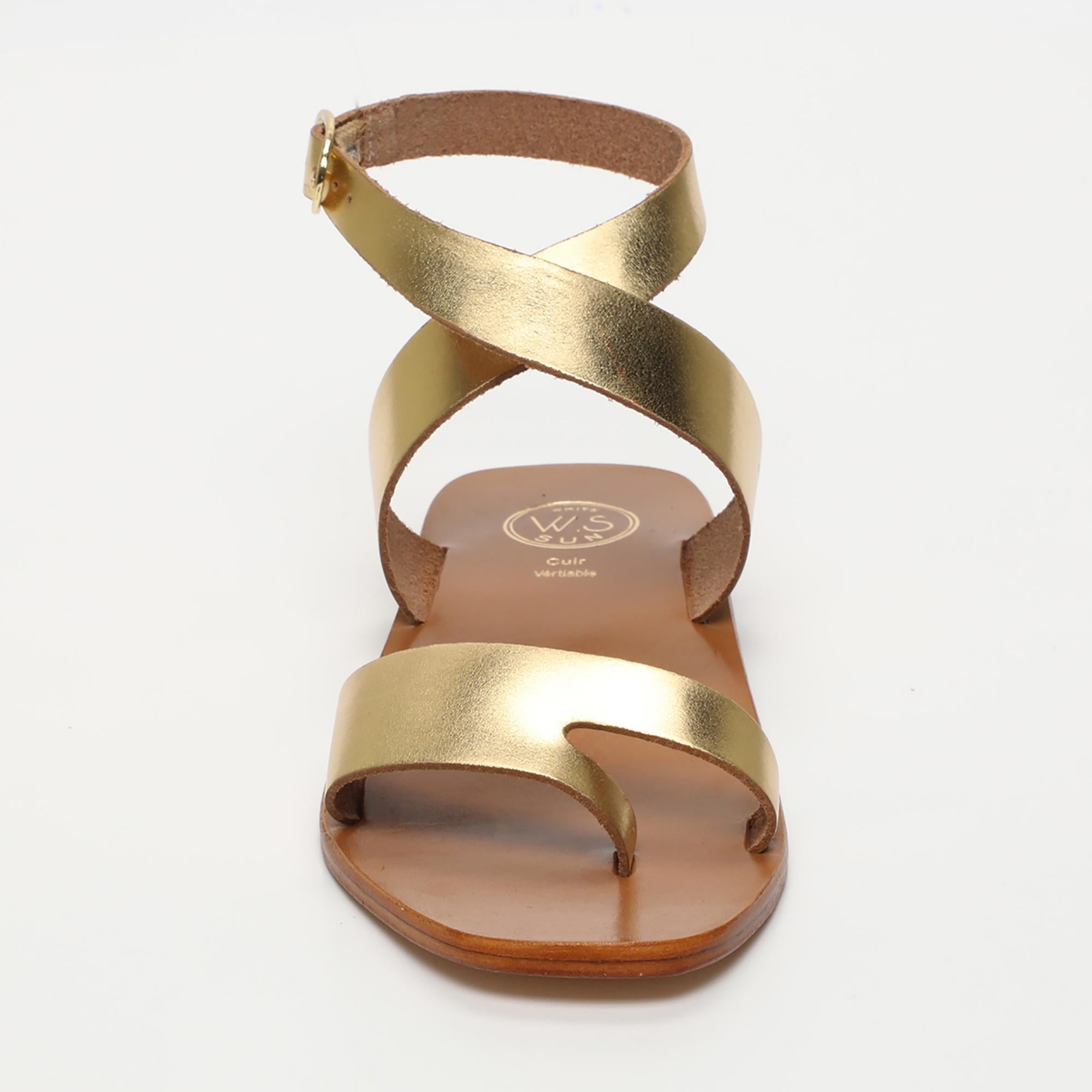 DAEVISHA sandales entre doigt en cuir or foncé