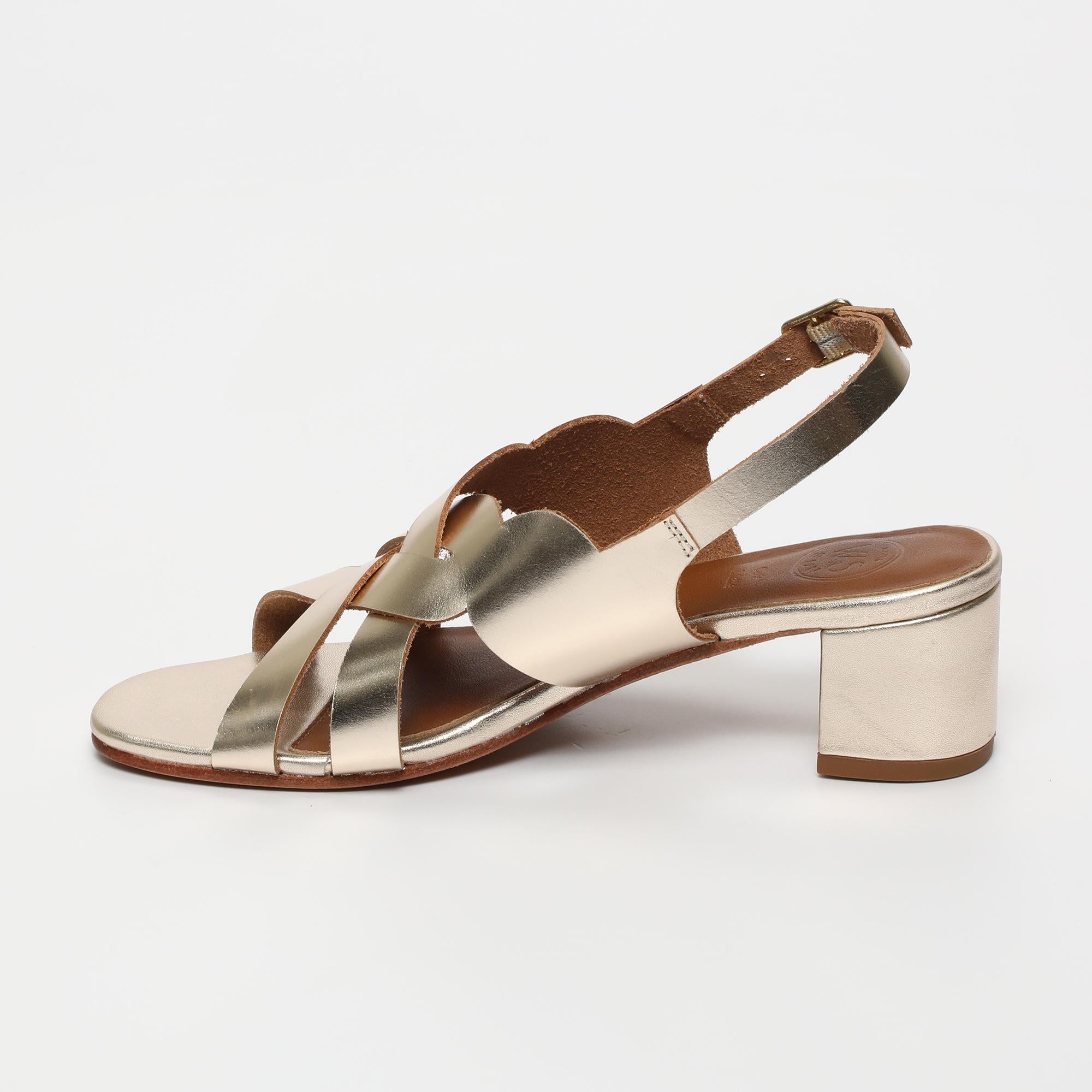 DEEPANJALI sandales talon en cuir or