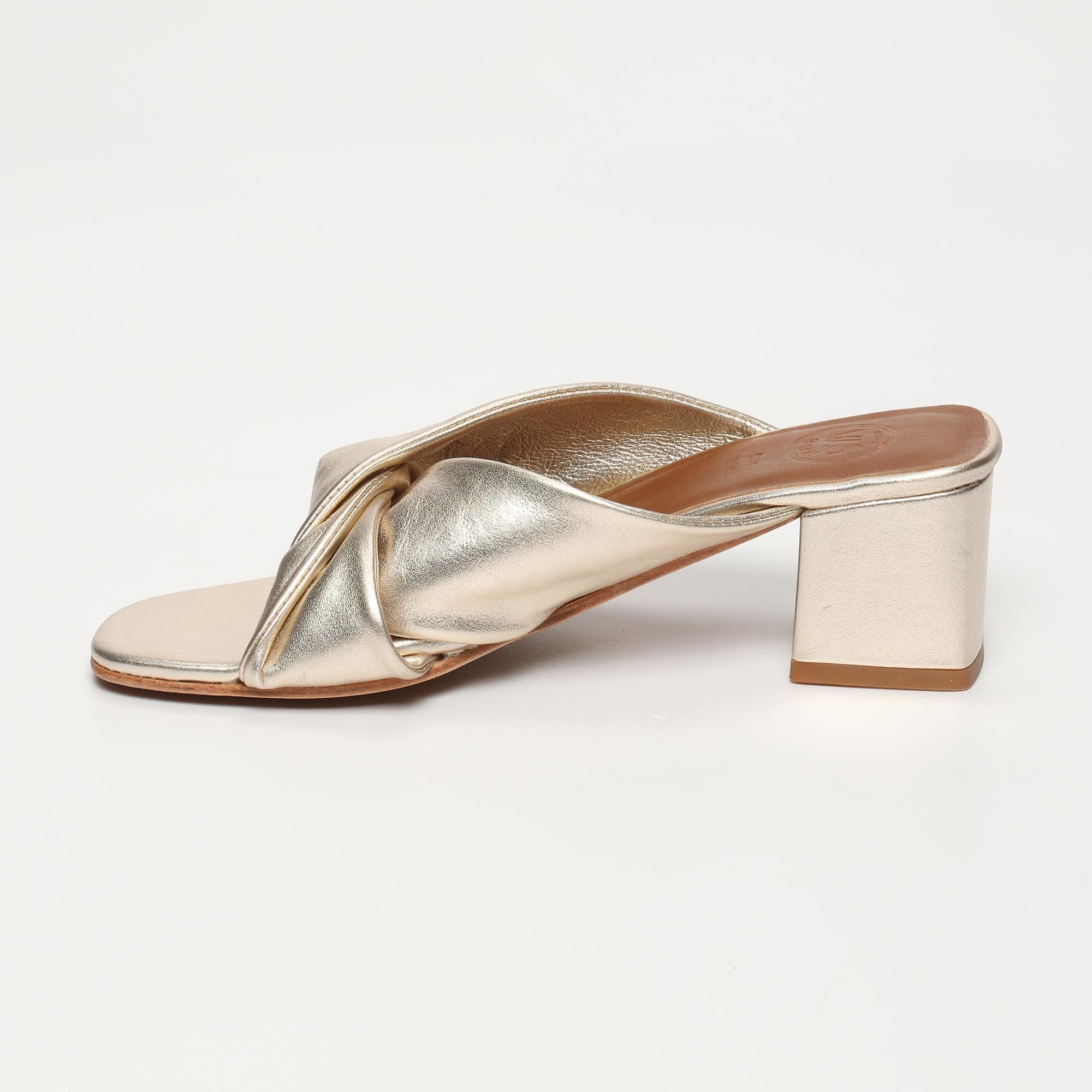 DEVAKI mules talon en cuir or