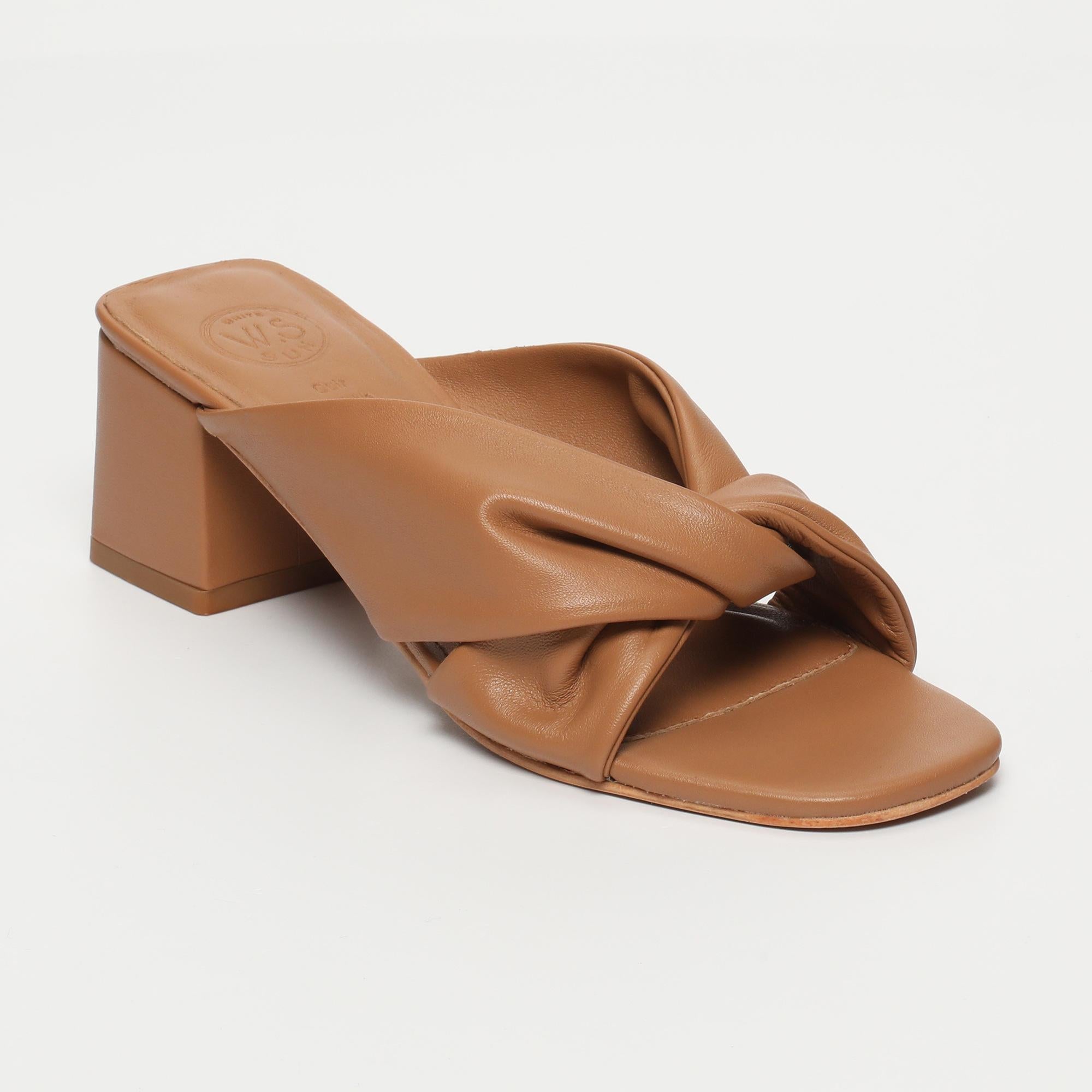 DEVAKI mules talon en cuir brun clair