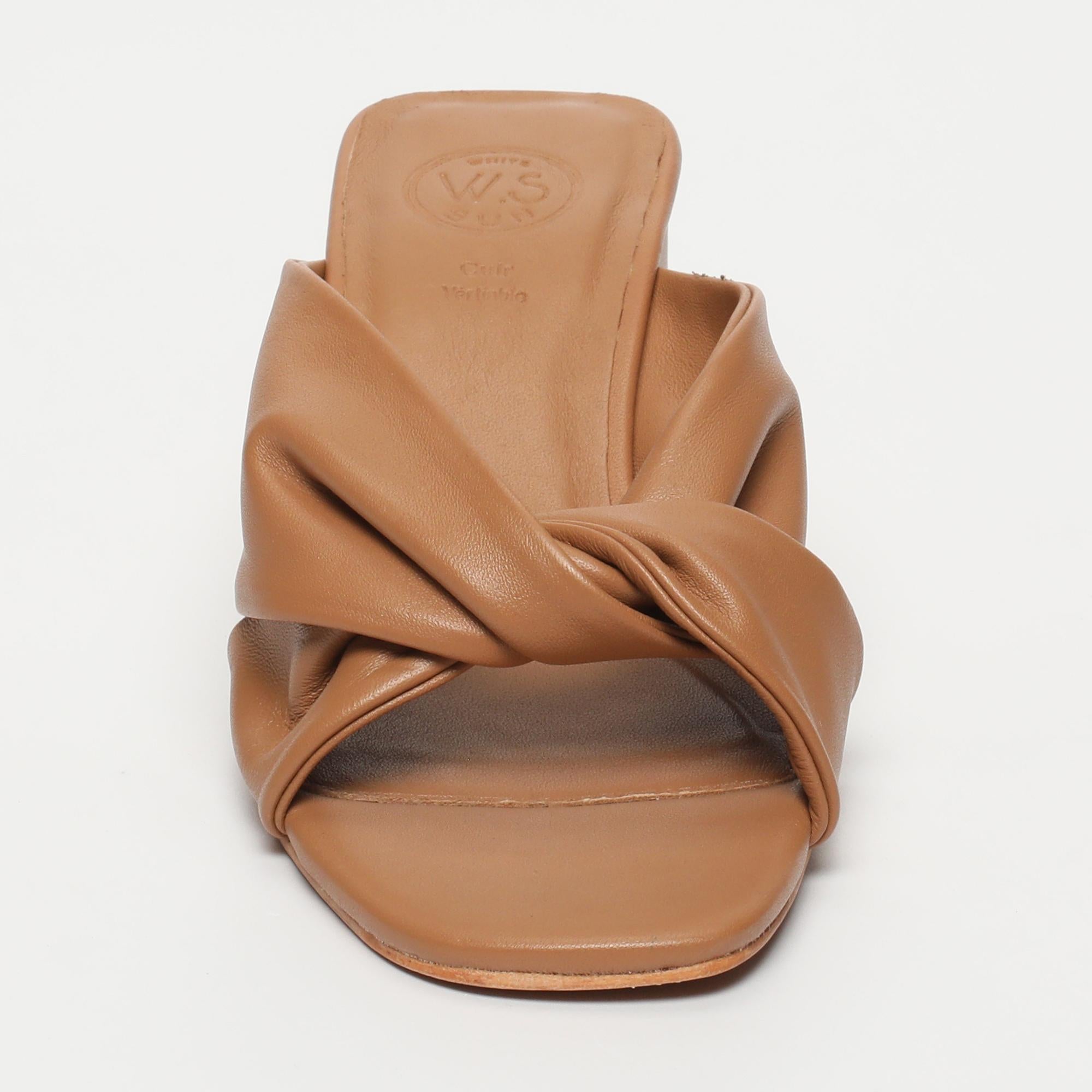 DEVAKI mules talon en cuir brun clair