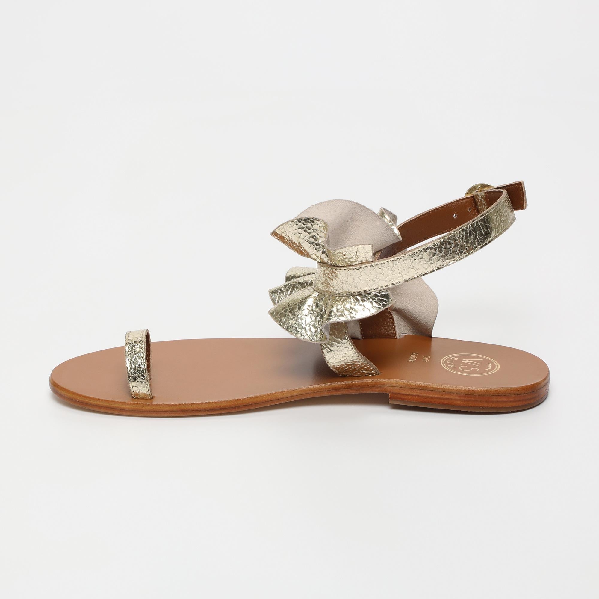 DEVIPRIYA sandales entre doigt fantaisie en cuir or