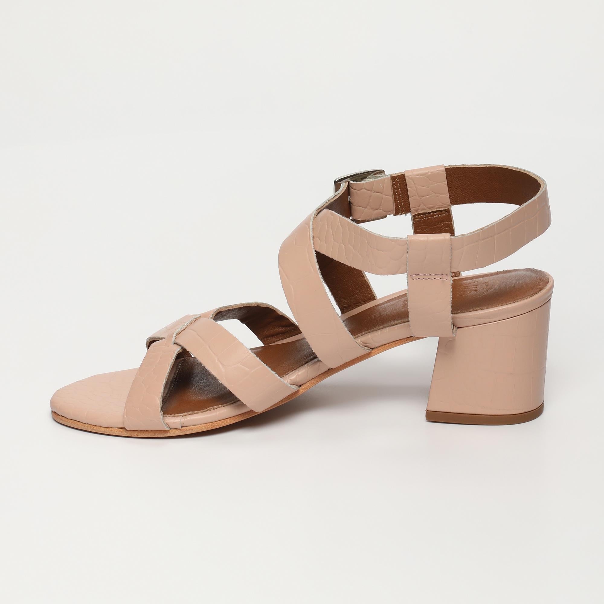 DHANASHRI sandales talon en cuir croco nude