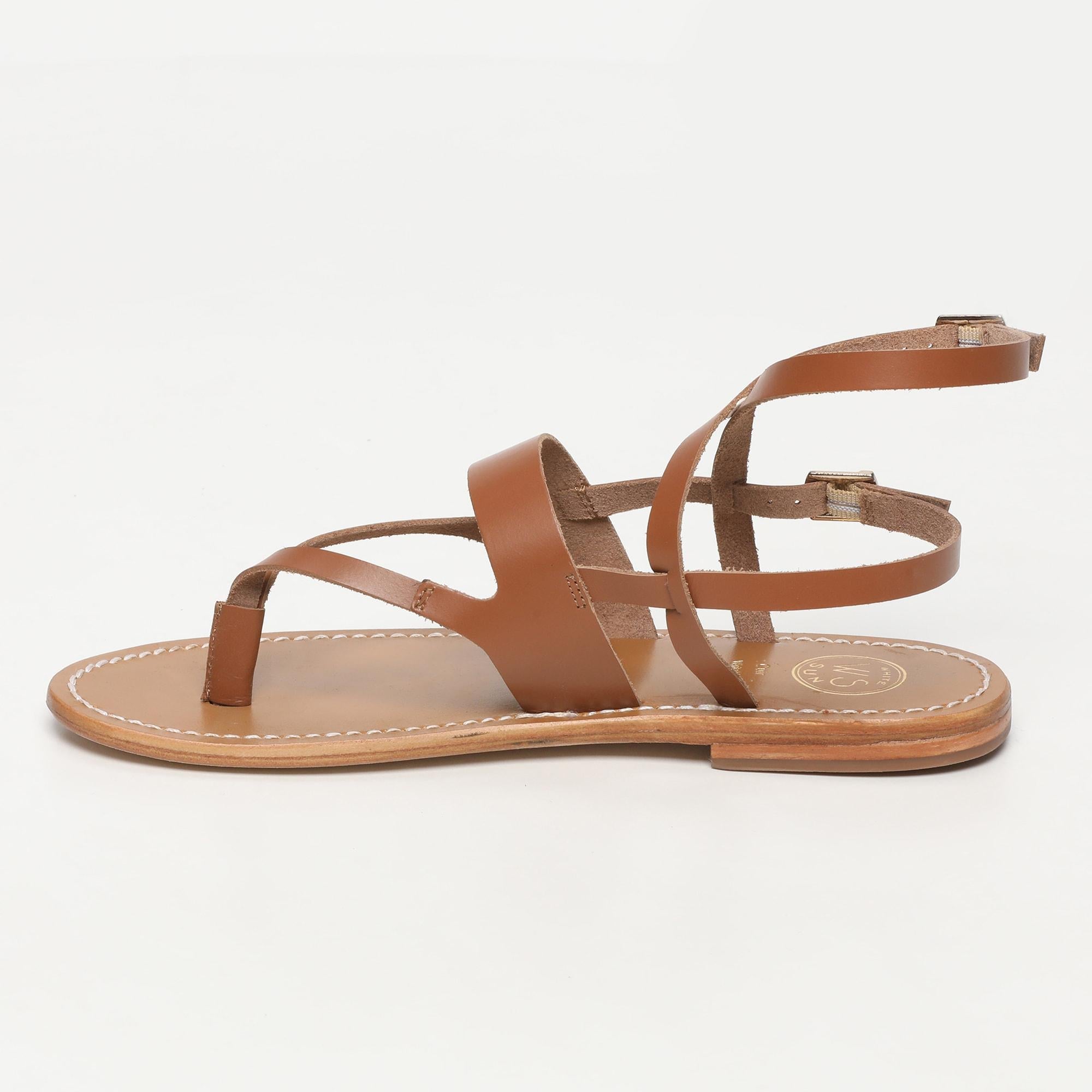 LERIDA sandales spartiates entre doigt en cuir camel
