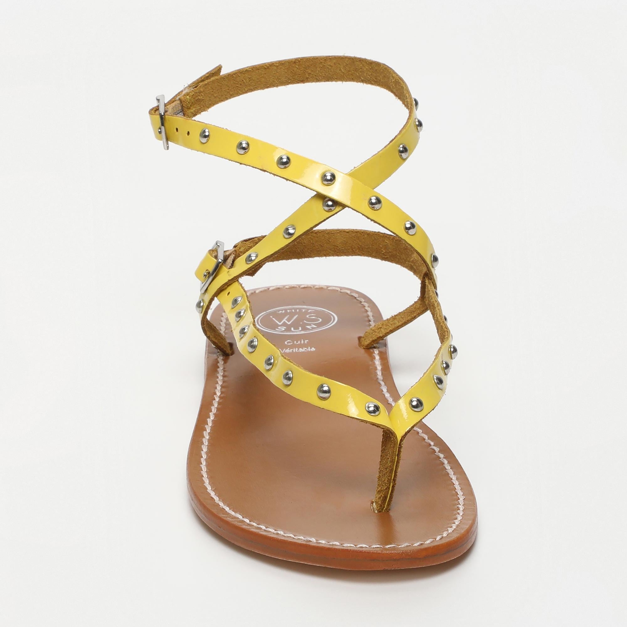 MELONA sandales entre doigt spartiate en cuir citron