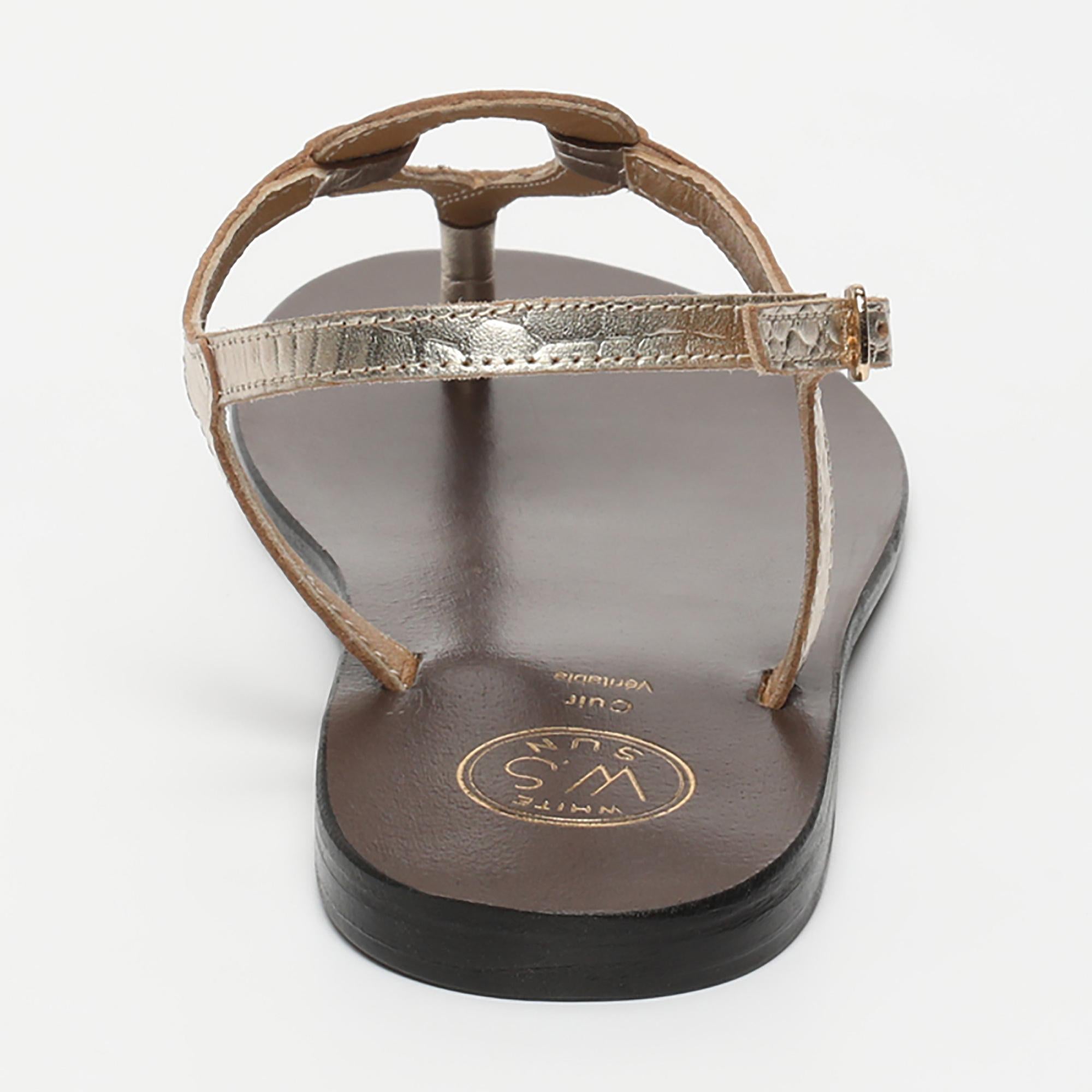 VARDE sandales entre doigt en cuir croco or clair