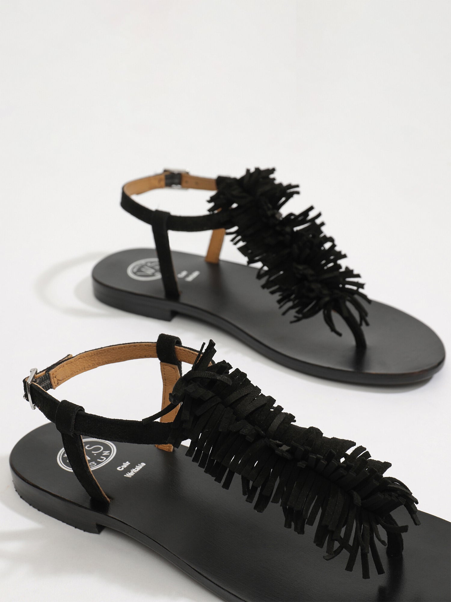HYDATINA sandales entre doigt franges en cuir noir