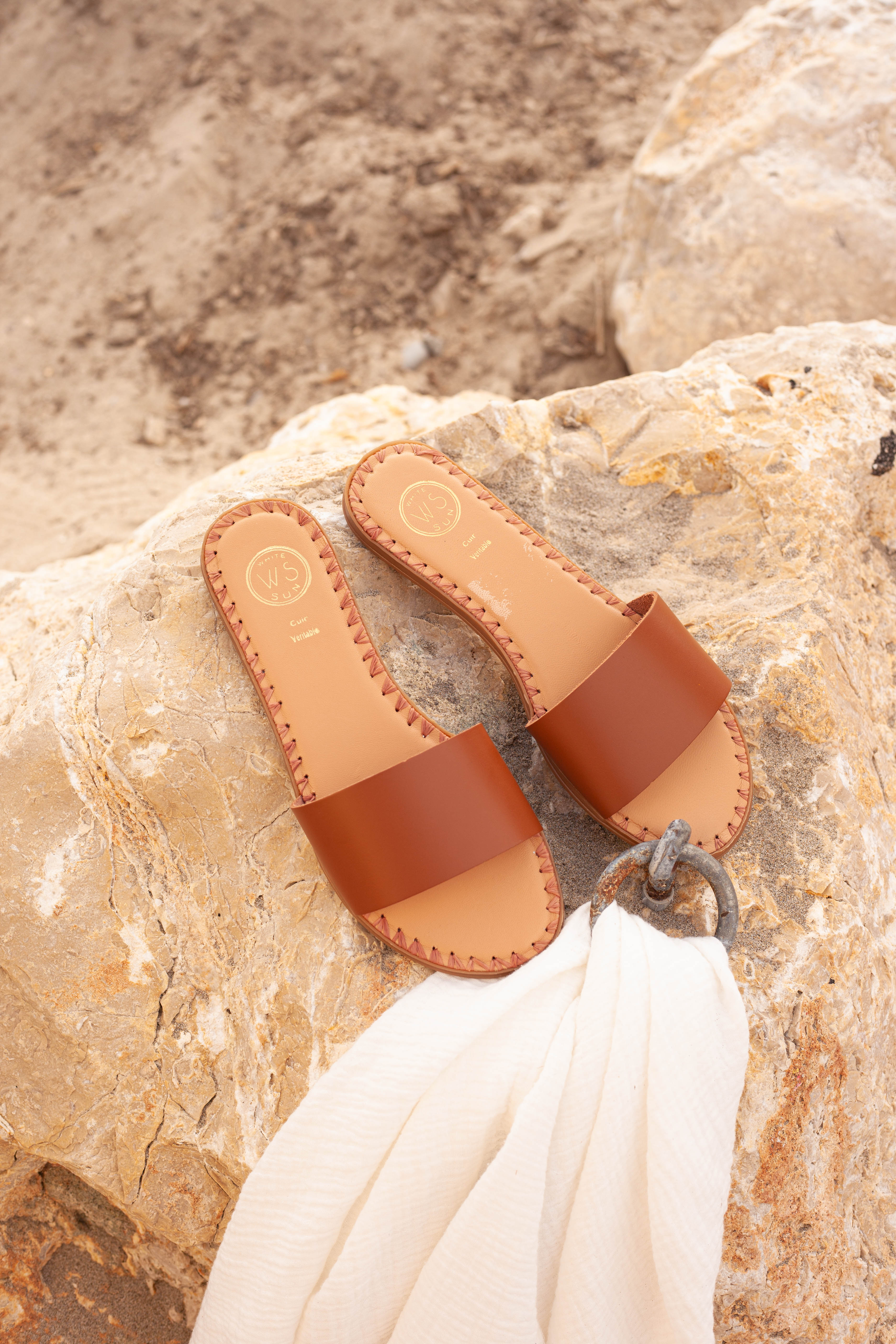 AZIO mules en cuir camel