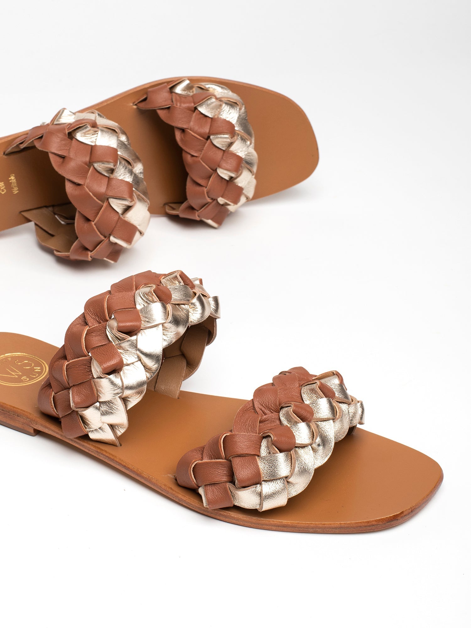 TYAMA sandales en cuir or et camel