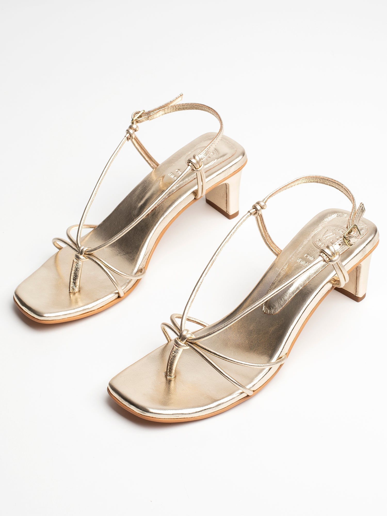 ABEQUA sandales talon entre doigt en cuir or