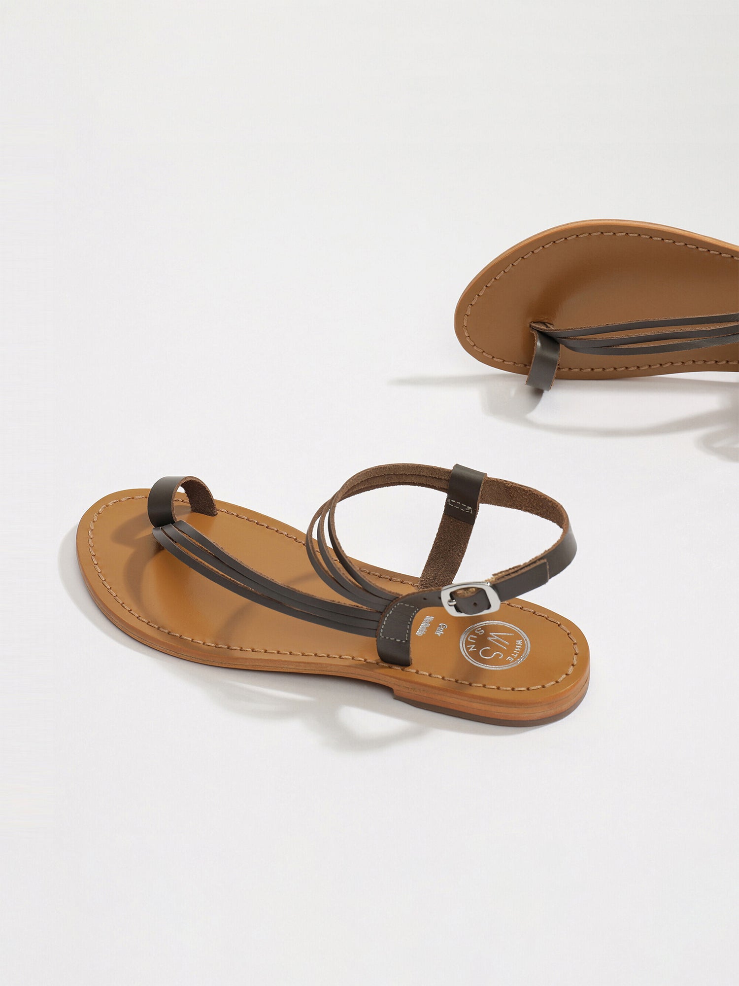 AQUIRAZ sandales entre doigt en cuir gris