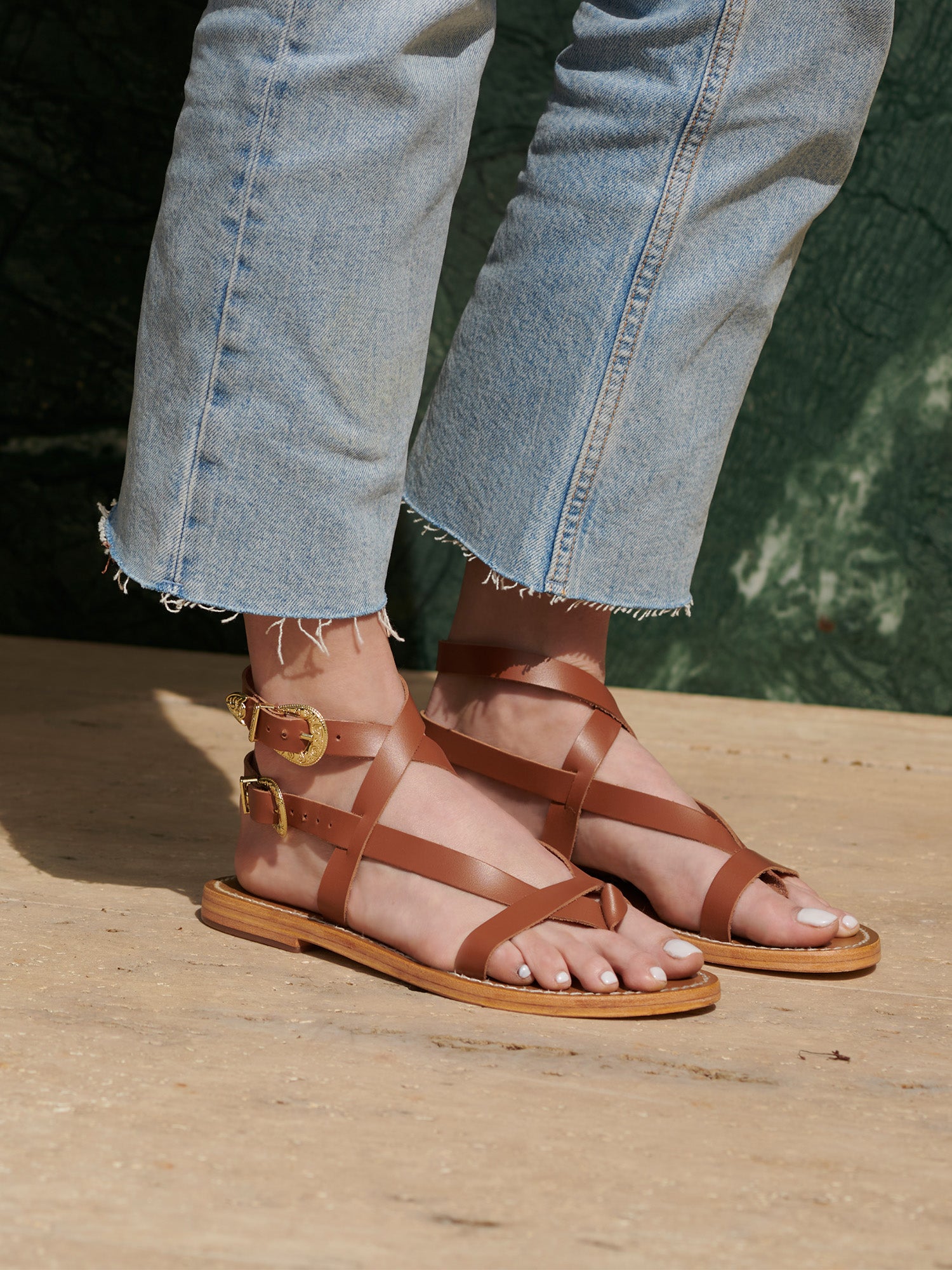 PIANA sandales spartiates entre doigt en cuir camel