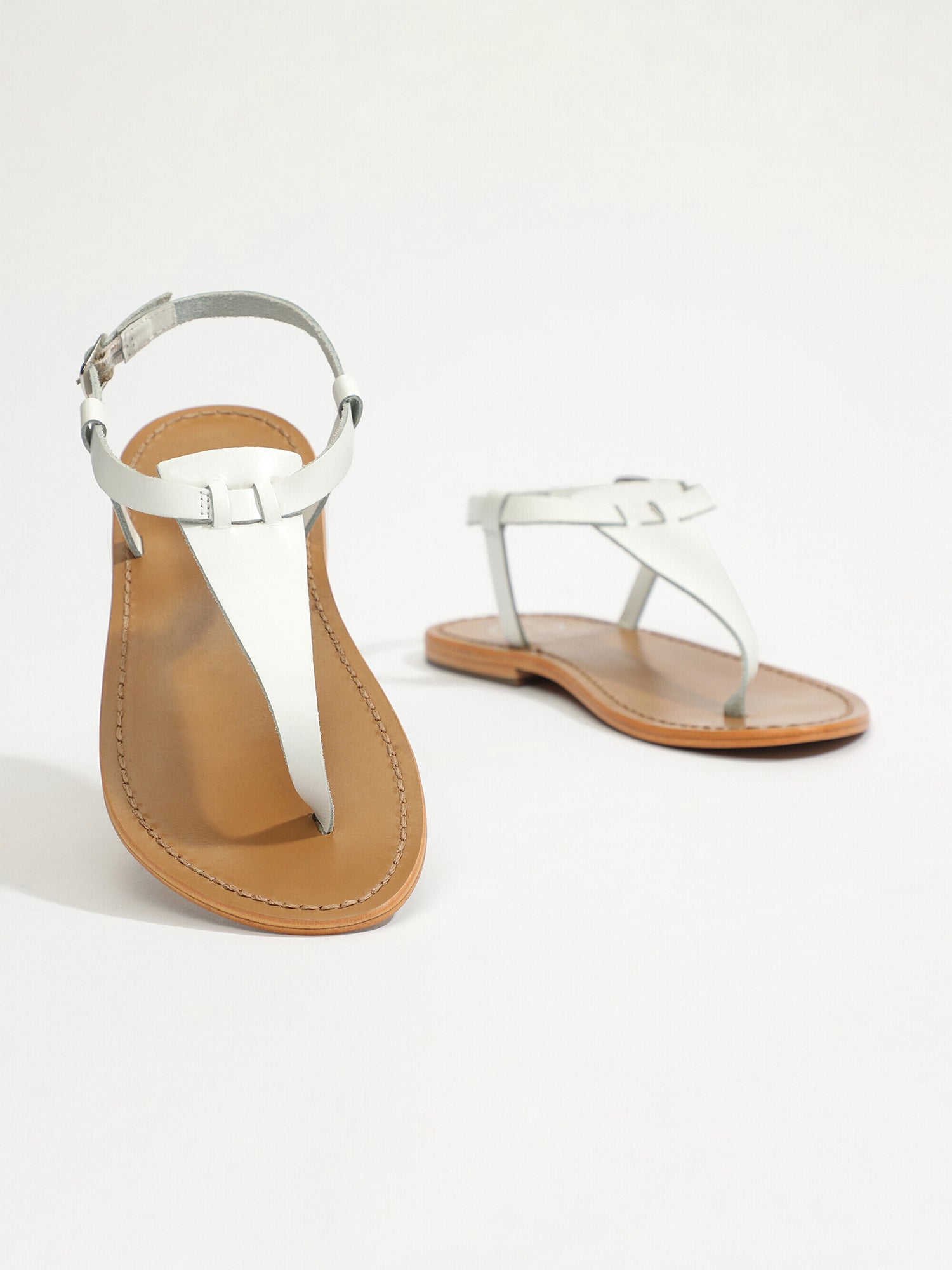BULLA sandales entre doigt en cuir blanc