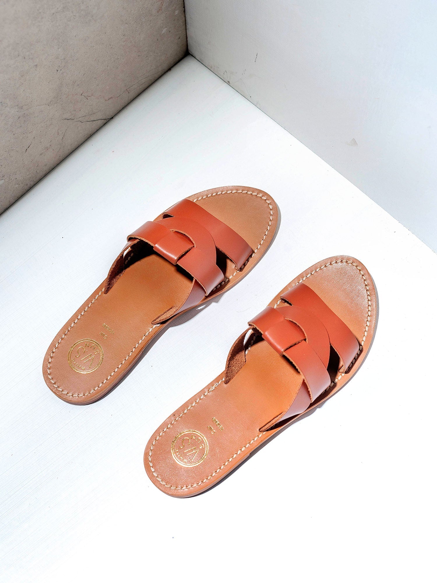 NOHAM mules en cuir camel