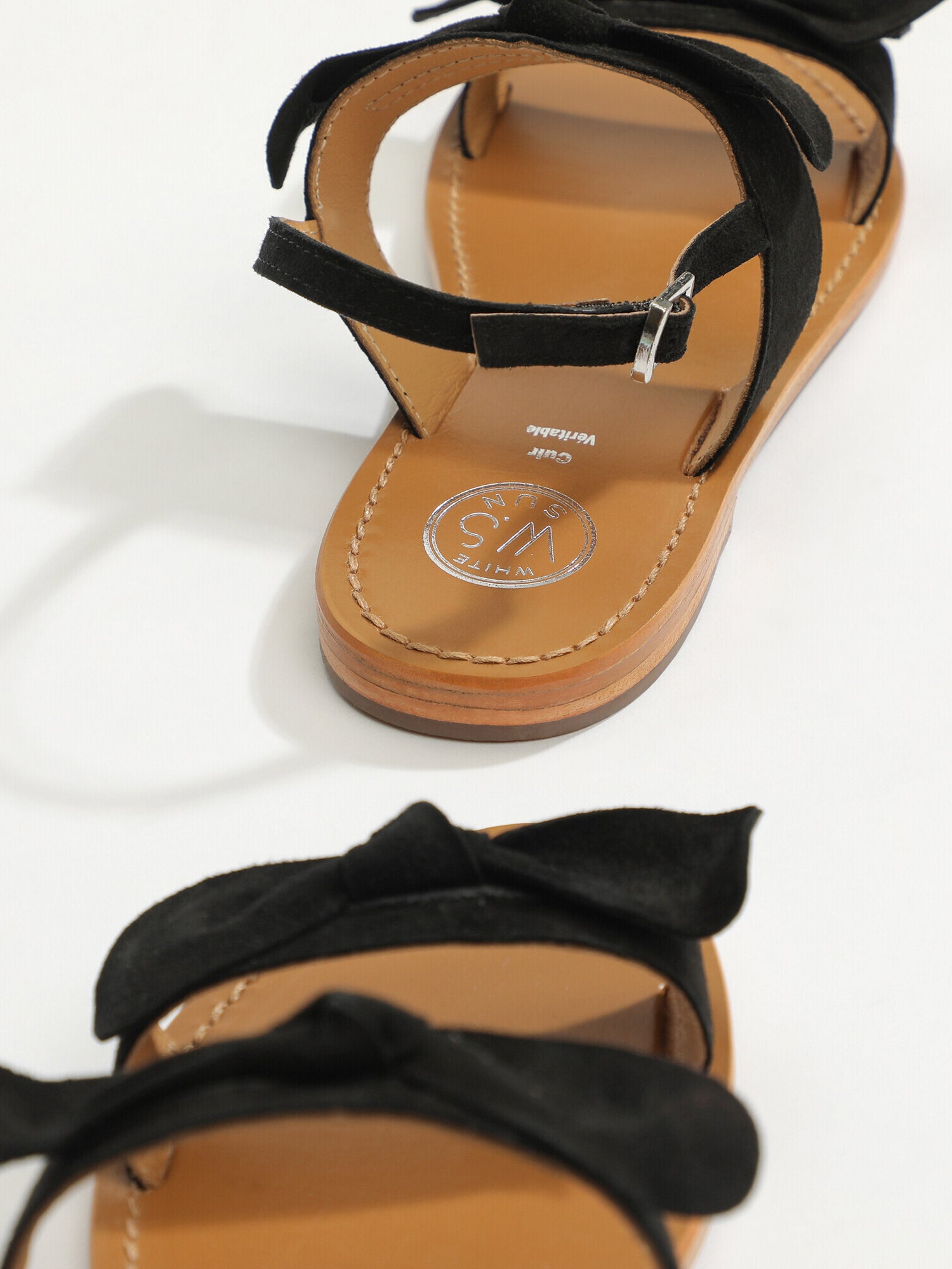 INDAH sandales fantaisie en cuir noir