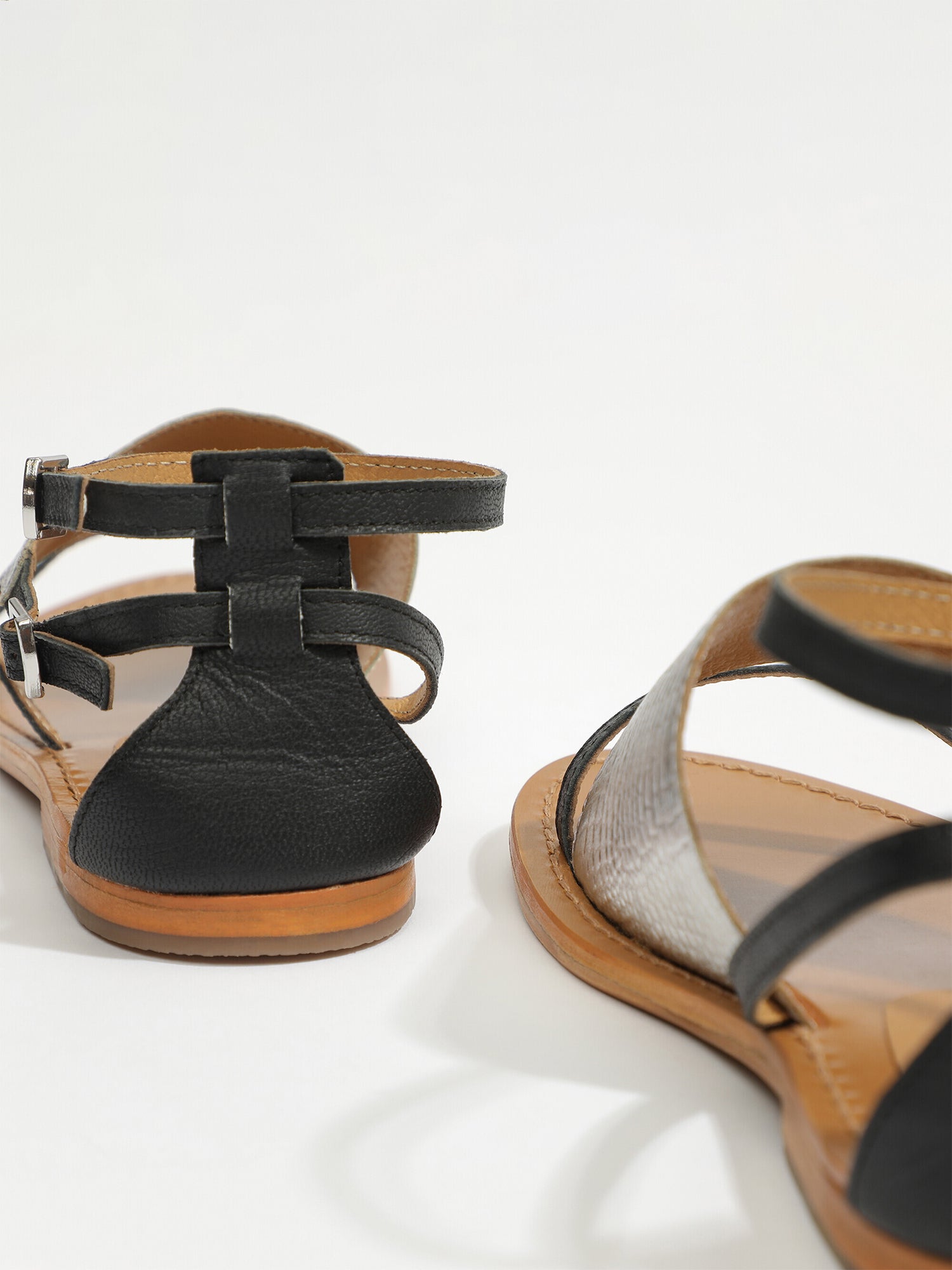 FESSONIA sandales en cuir croco argent et noir