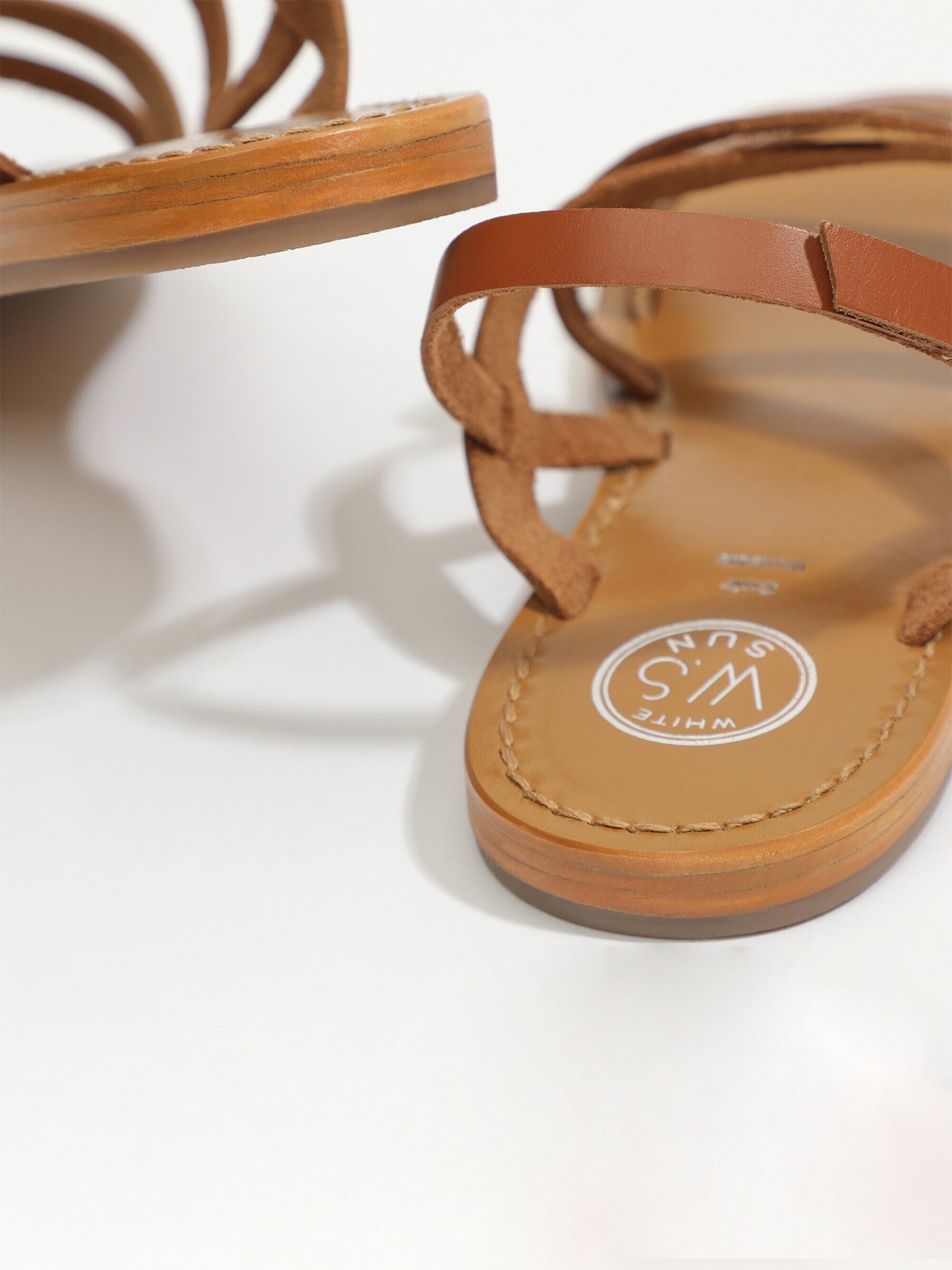 PARAENA sandales en cuir camel et or