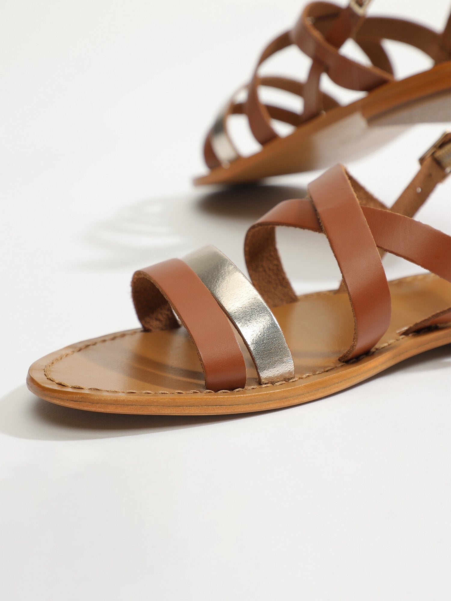 PARAENA sandales en cuir camel et or