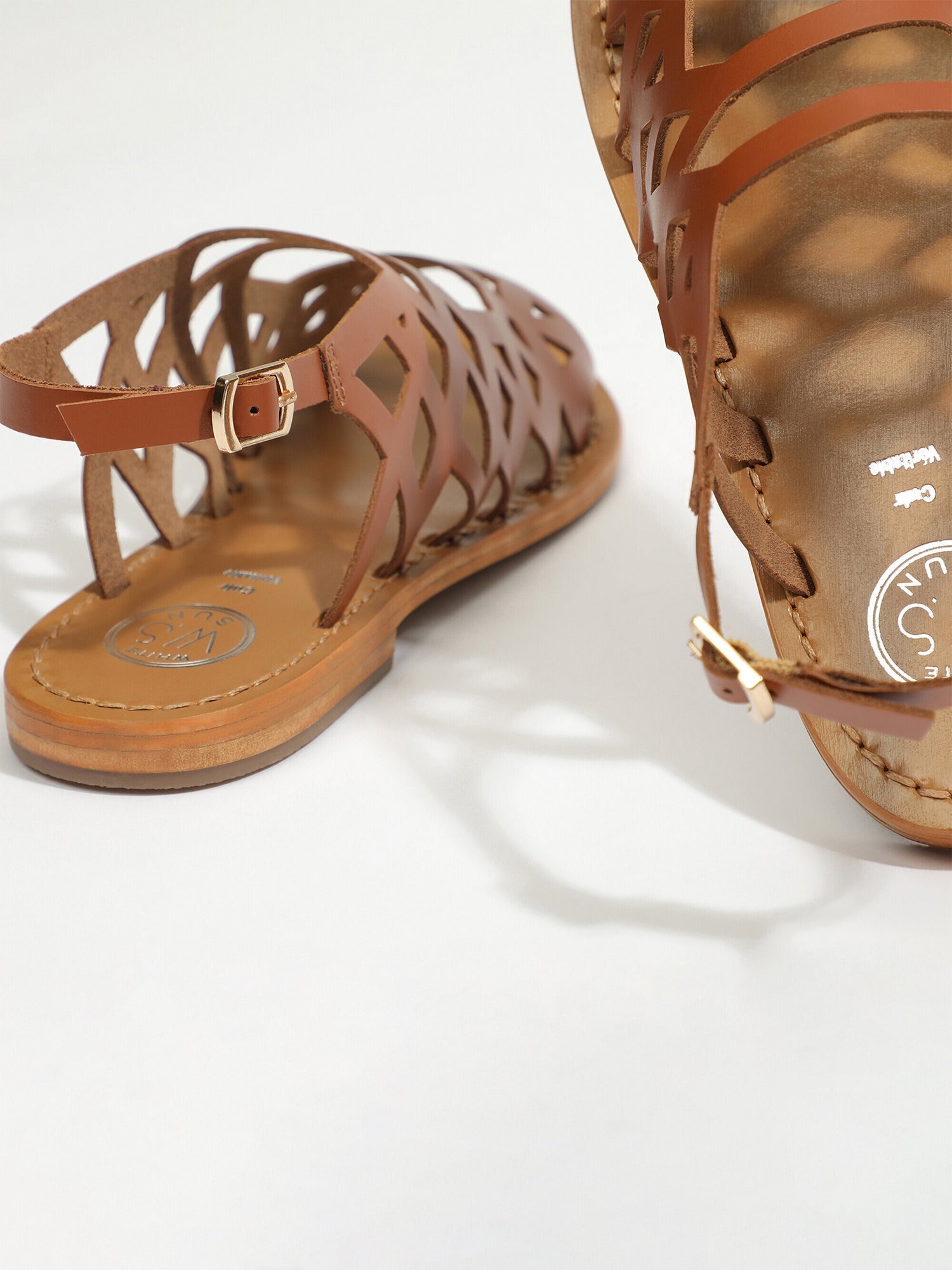 ARACATI sandales en cuir camel