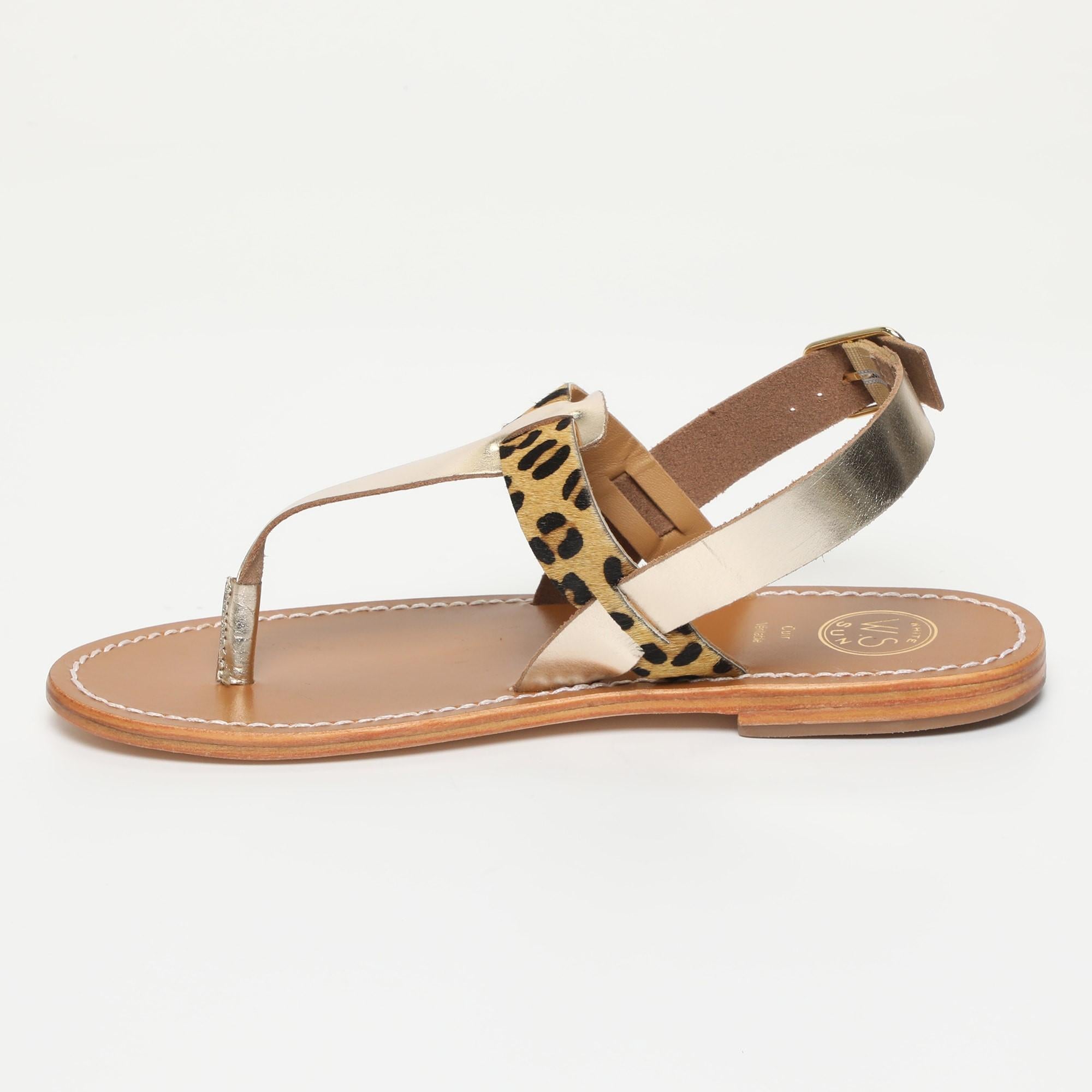 CASAS sandales entre doigt animal en cuir or et léopard