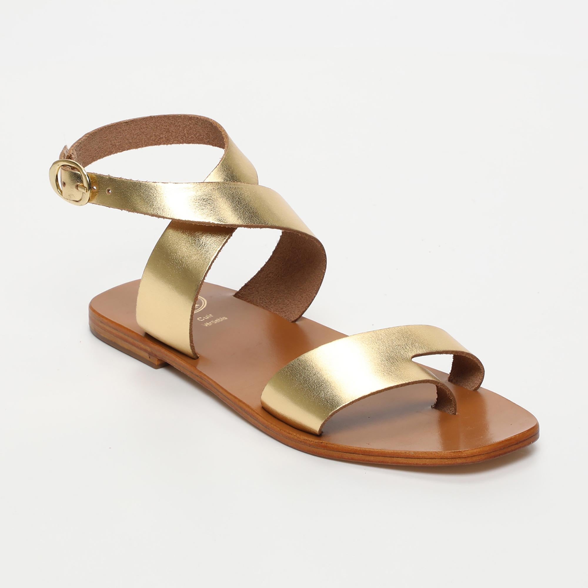 DAEVISHA sandales entre doigt en cuir or foncé