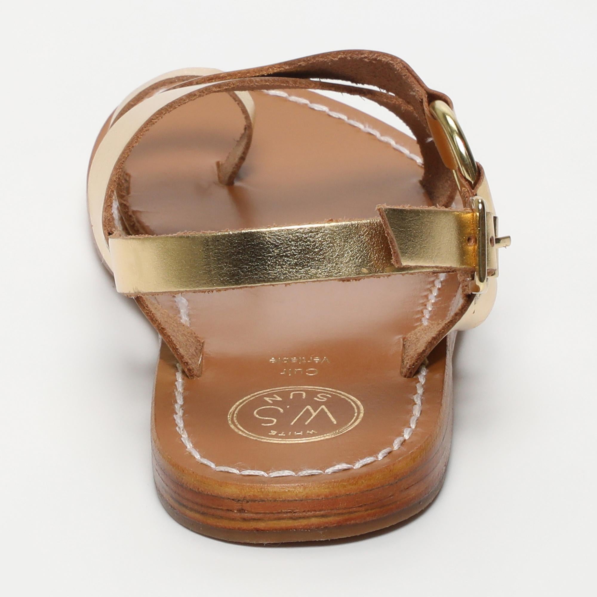 DEVAKALI sandales entre doigt en cuir or foncé