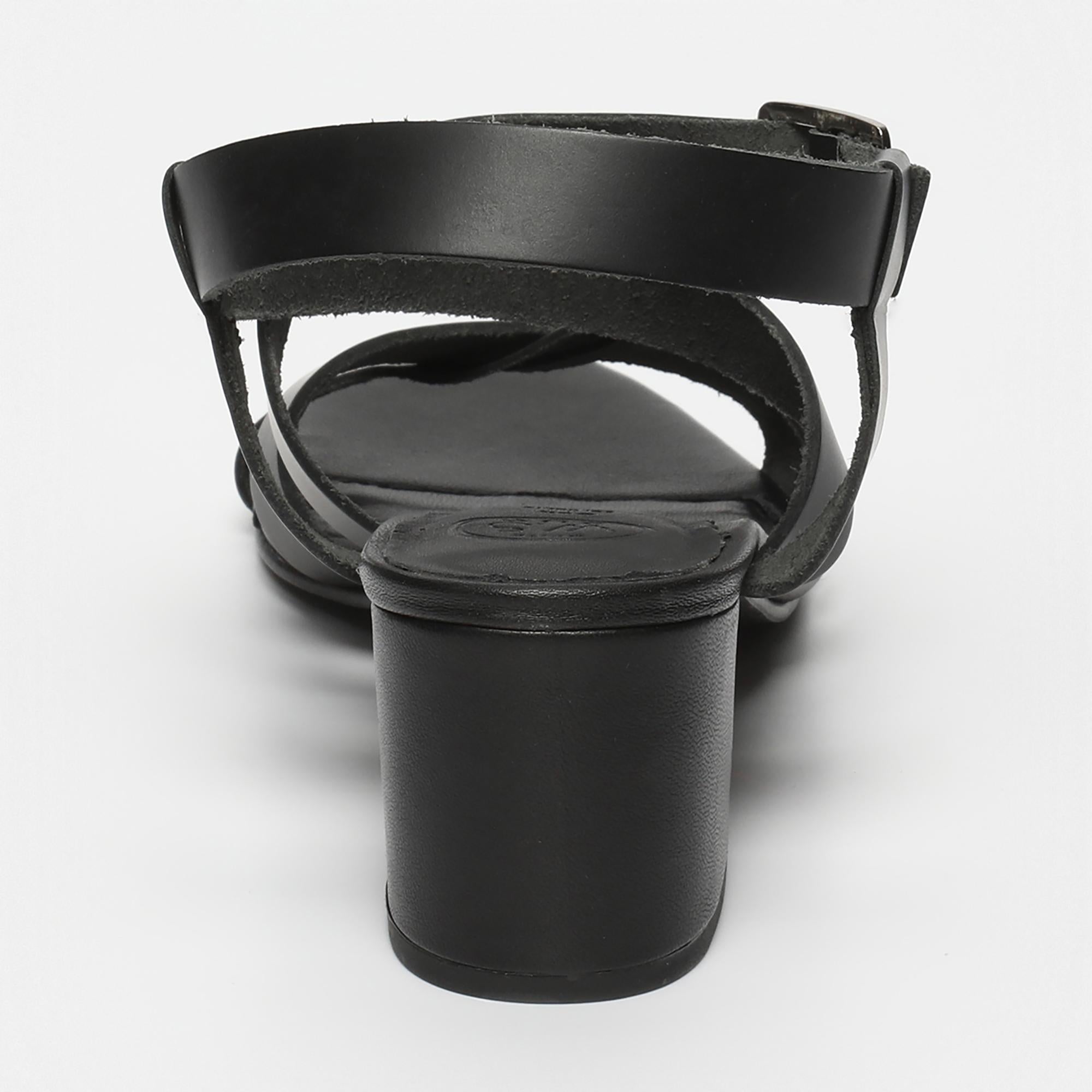 DHANASHRI sandales talon en cuir noir