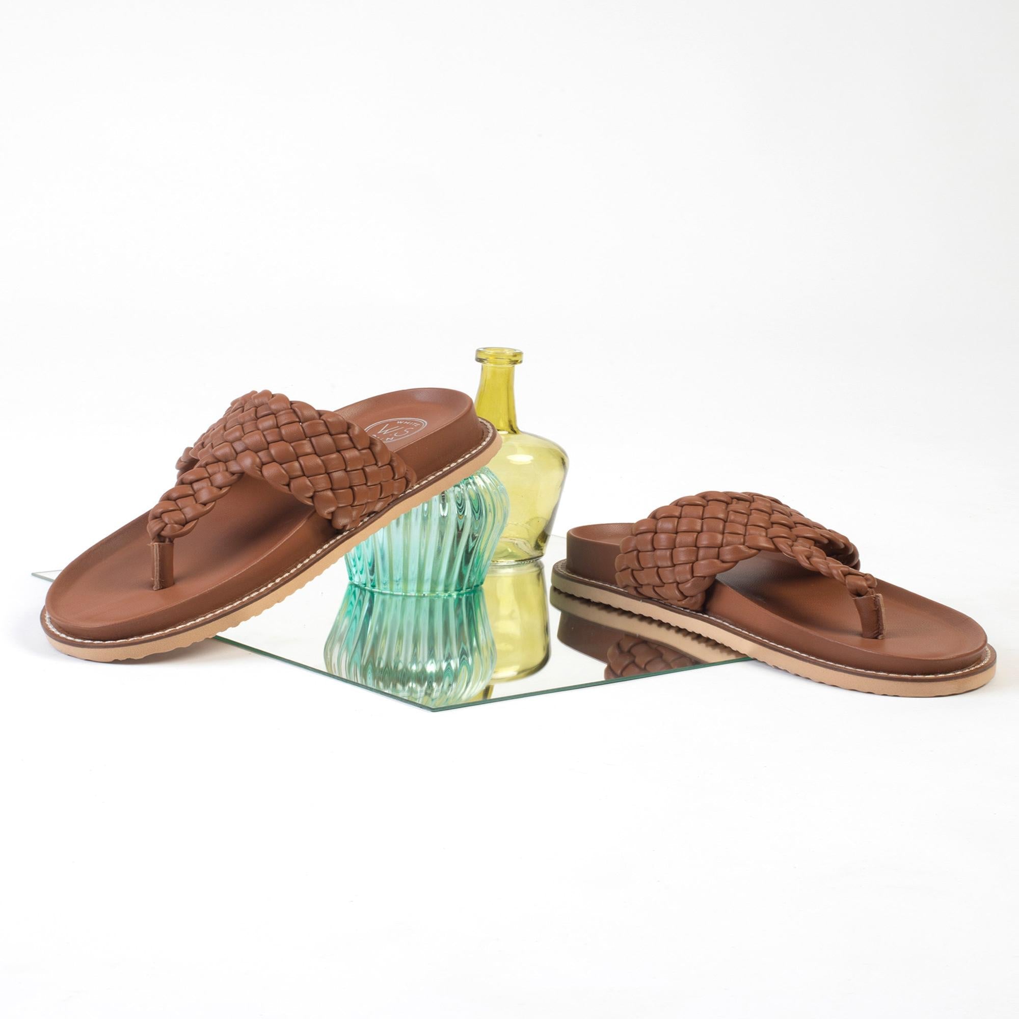 NAVAS mules entre doigt tresse en cuir camel