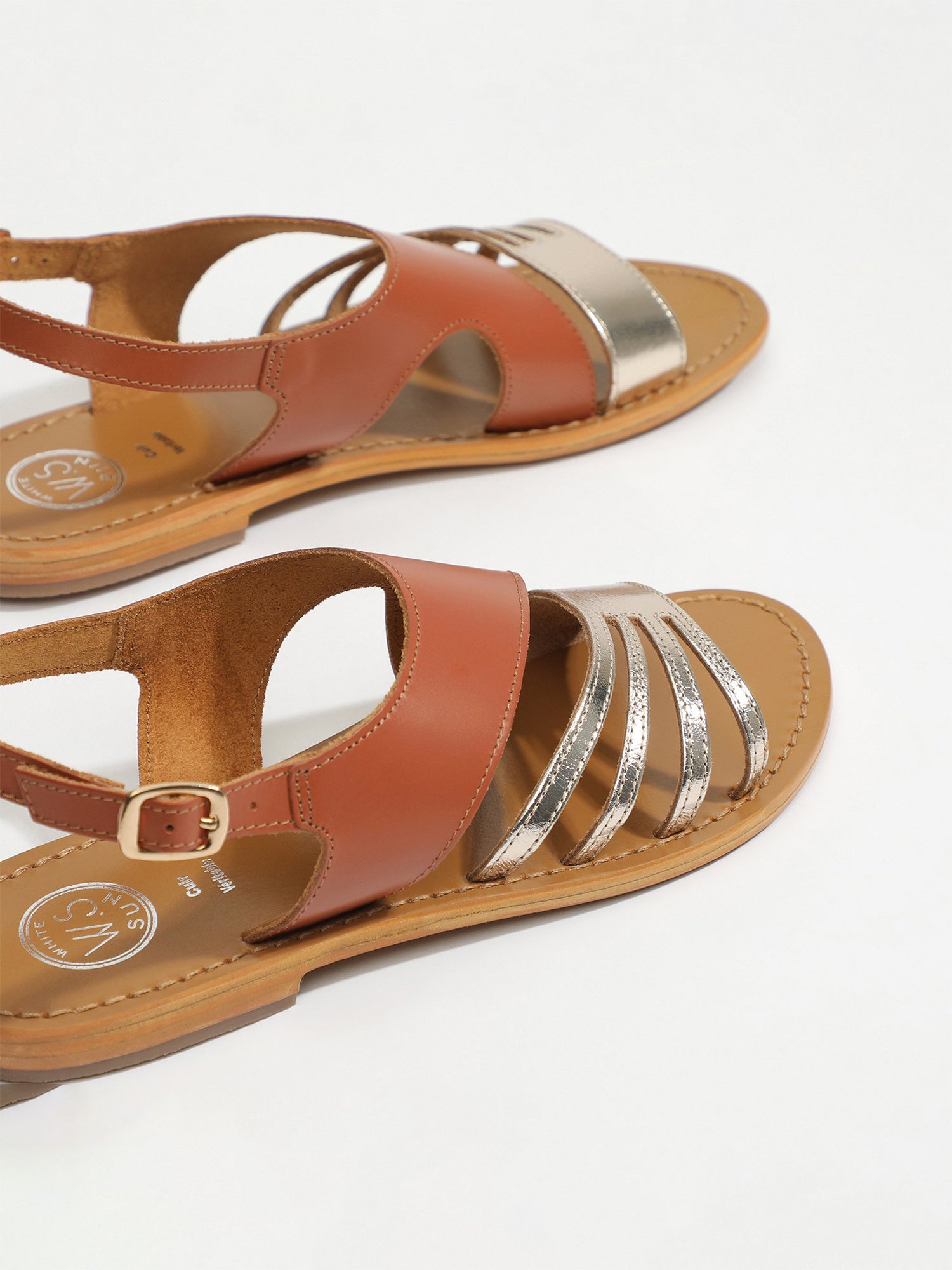 ETHELDA sandales fantaisie en cuir camel et or