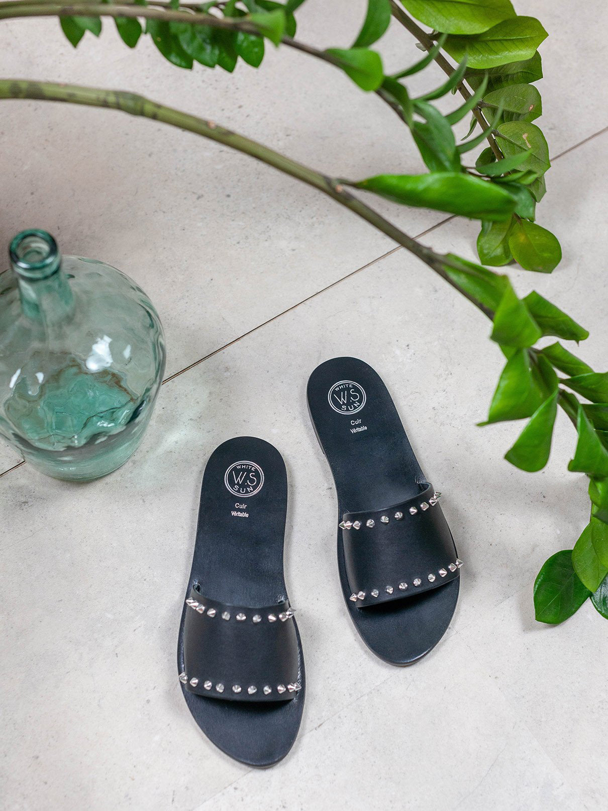 AMALI mules en cuir noir