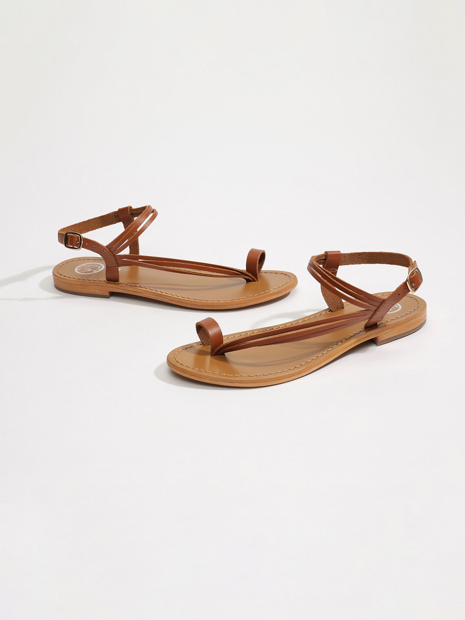 AQUIRAZ sandales entre doigt en cuir camel