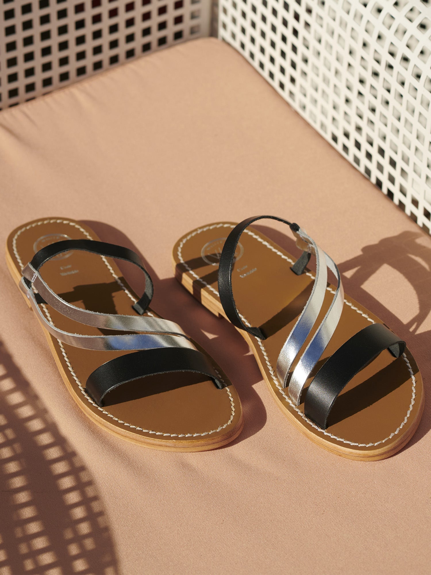 CORRANO mules bi-color en cuir noir et argent