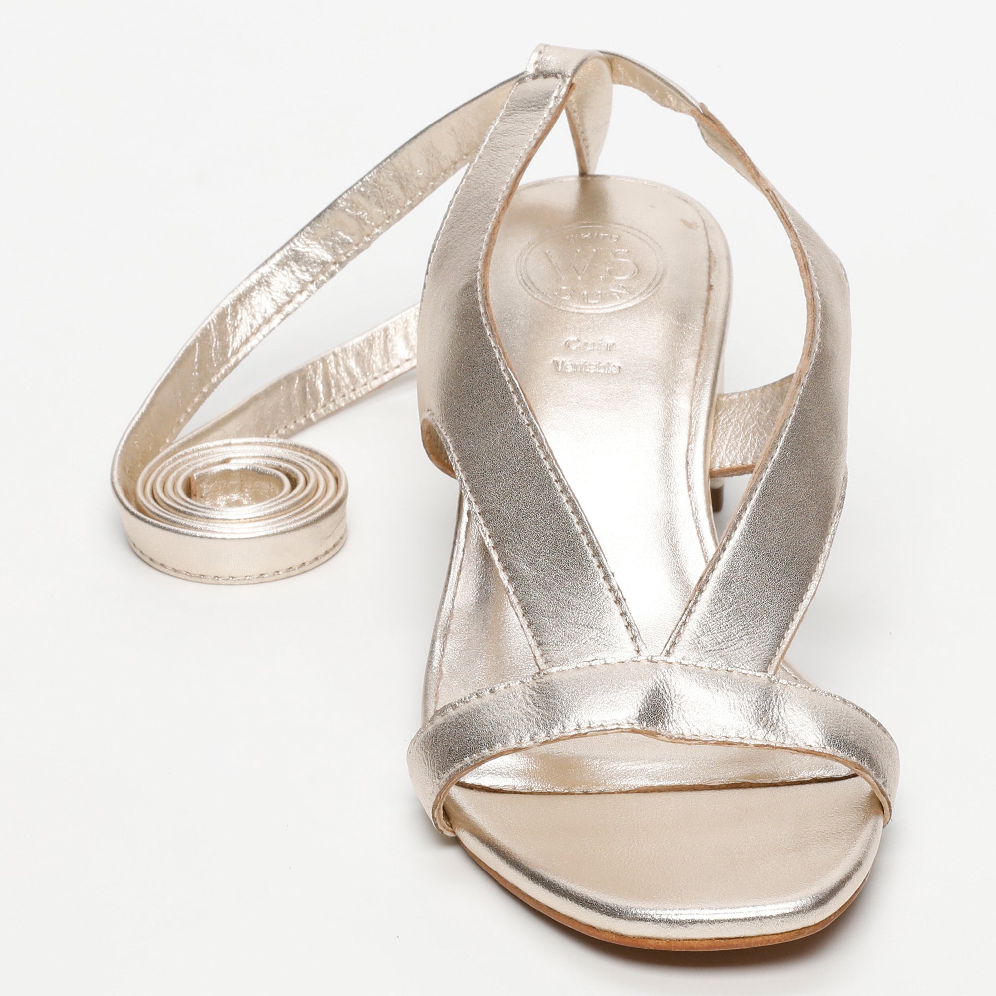 ISINYA sandales talon lacets en cuir platine