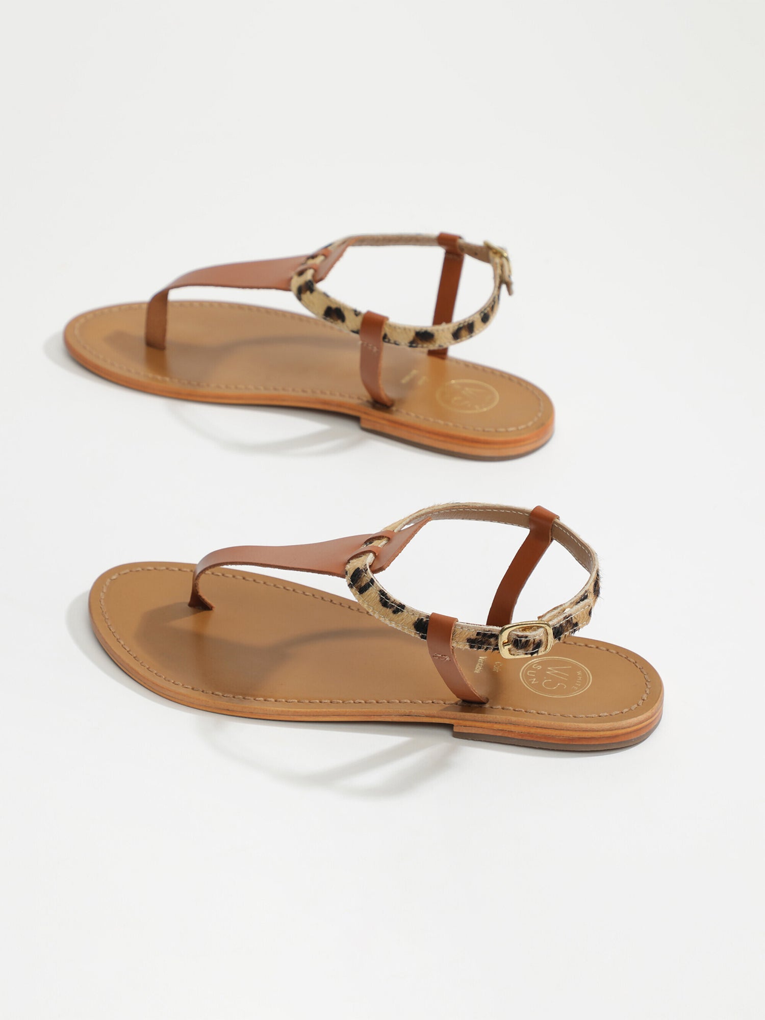BULLA sandales entre doigt en cuir camel et léopard