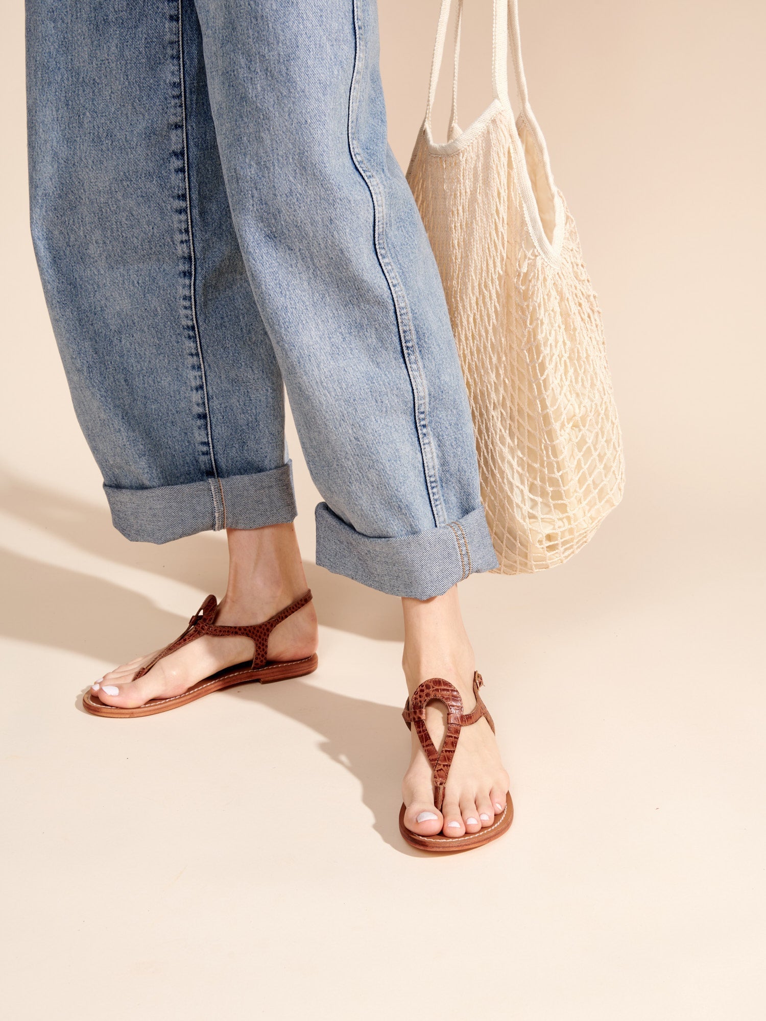 VARDE sandales entre doigt en cuir croco brun