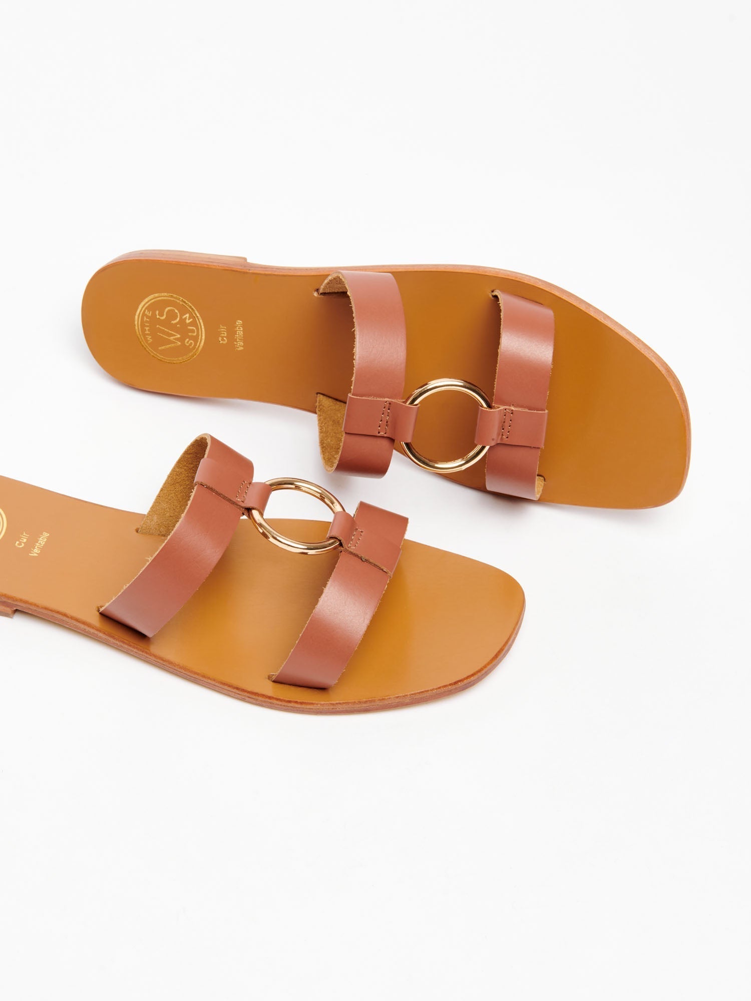 AATA sandales en cuir camel