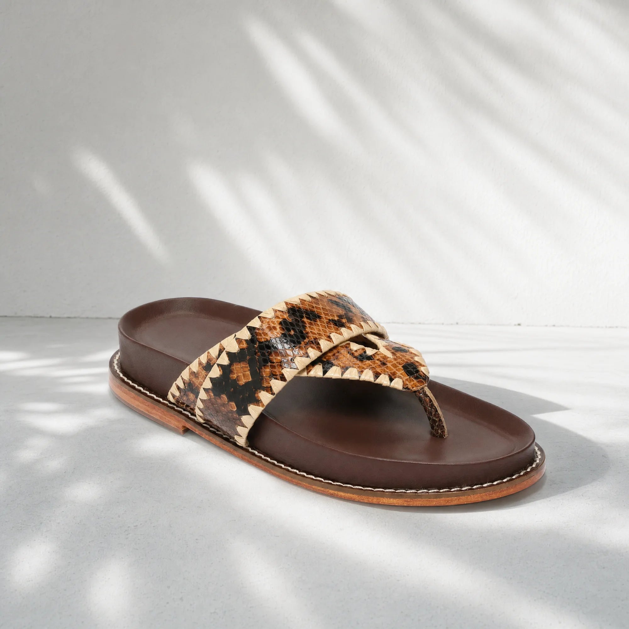 CAELUM mules en cuir marron serpent et beige
