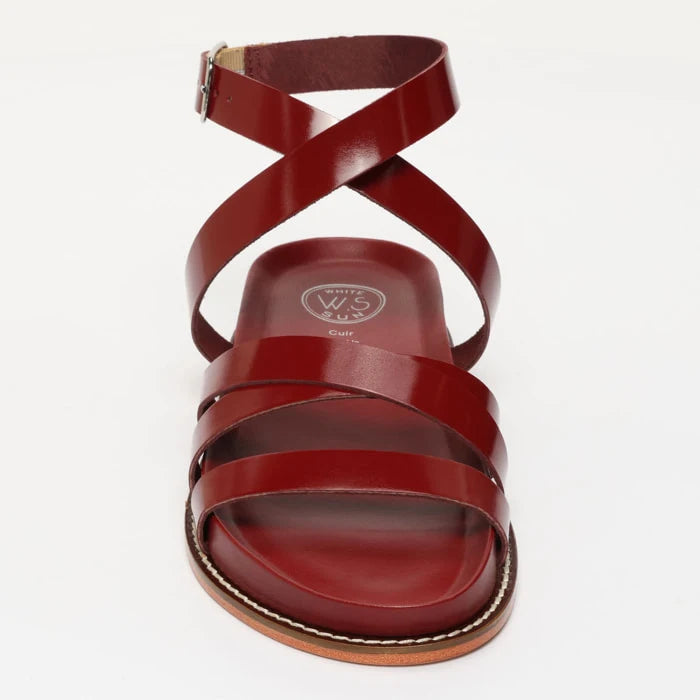 BOGARRA sandales en cuir cranberry verni